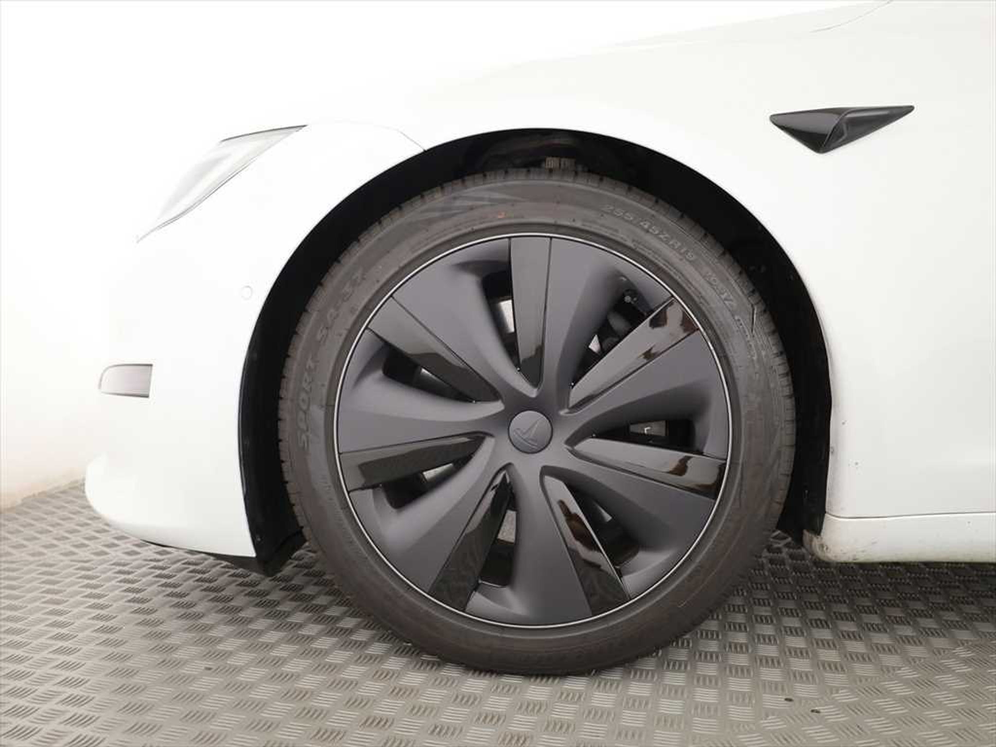 listing desktop thumbnail image 4