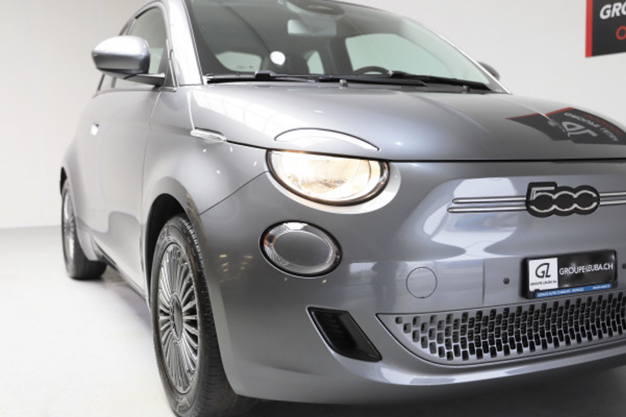 listing desktop thumbnail image 1