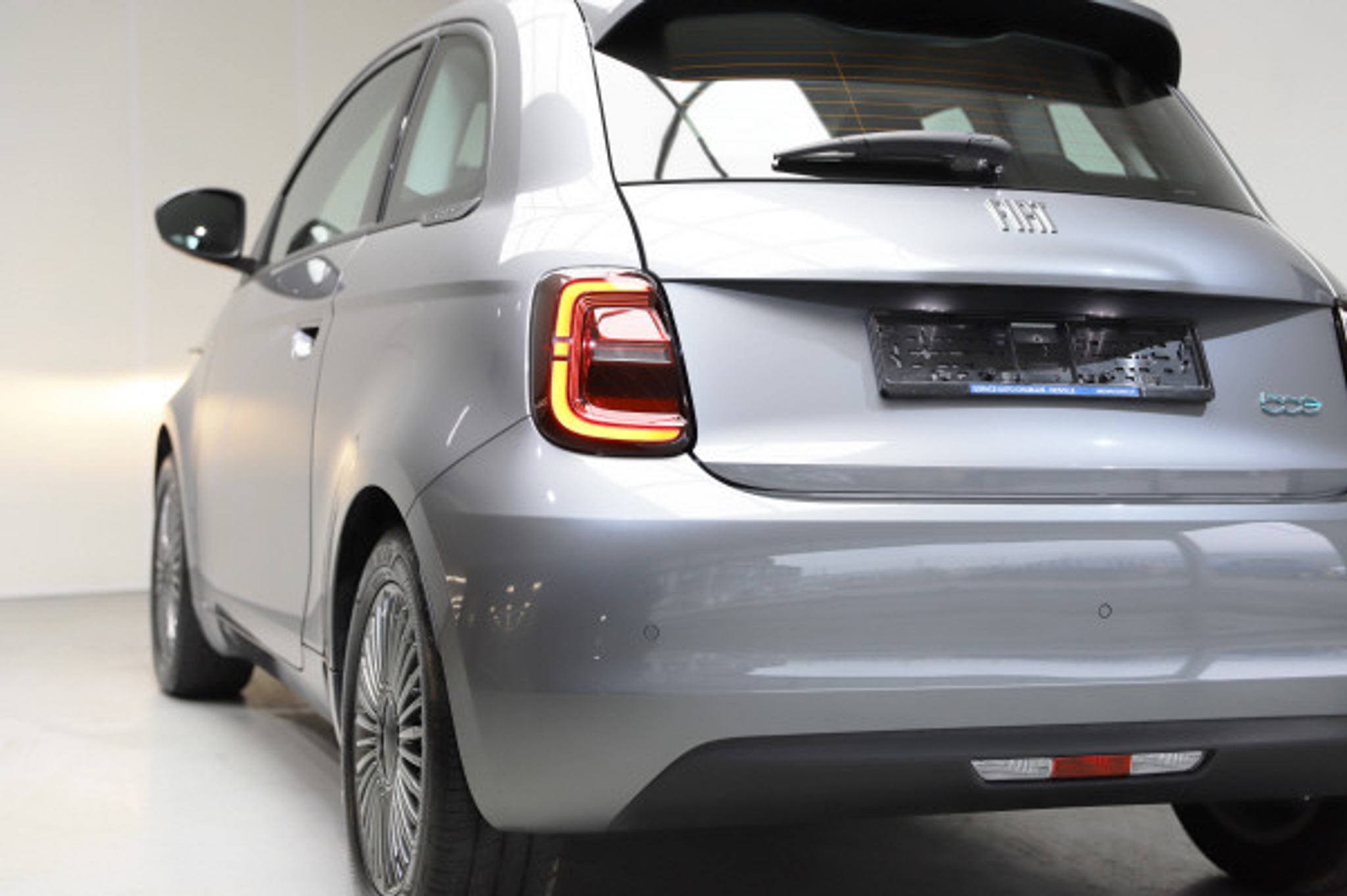 listing desktop thumbnail image 3