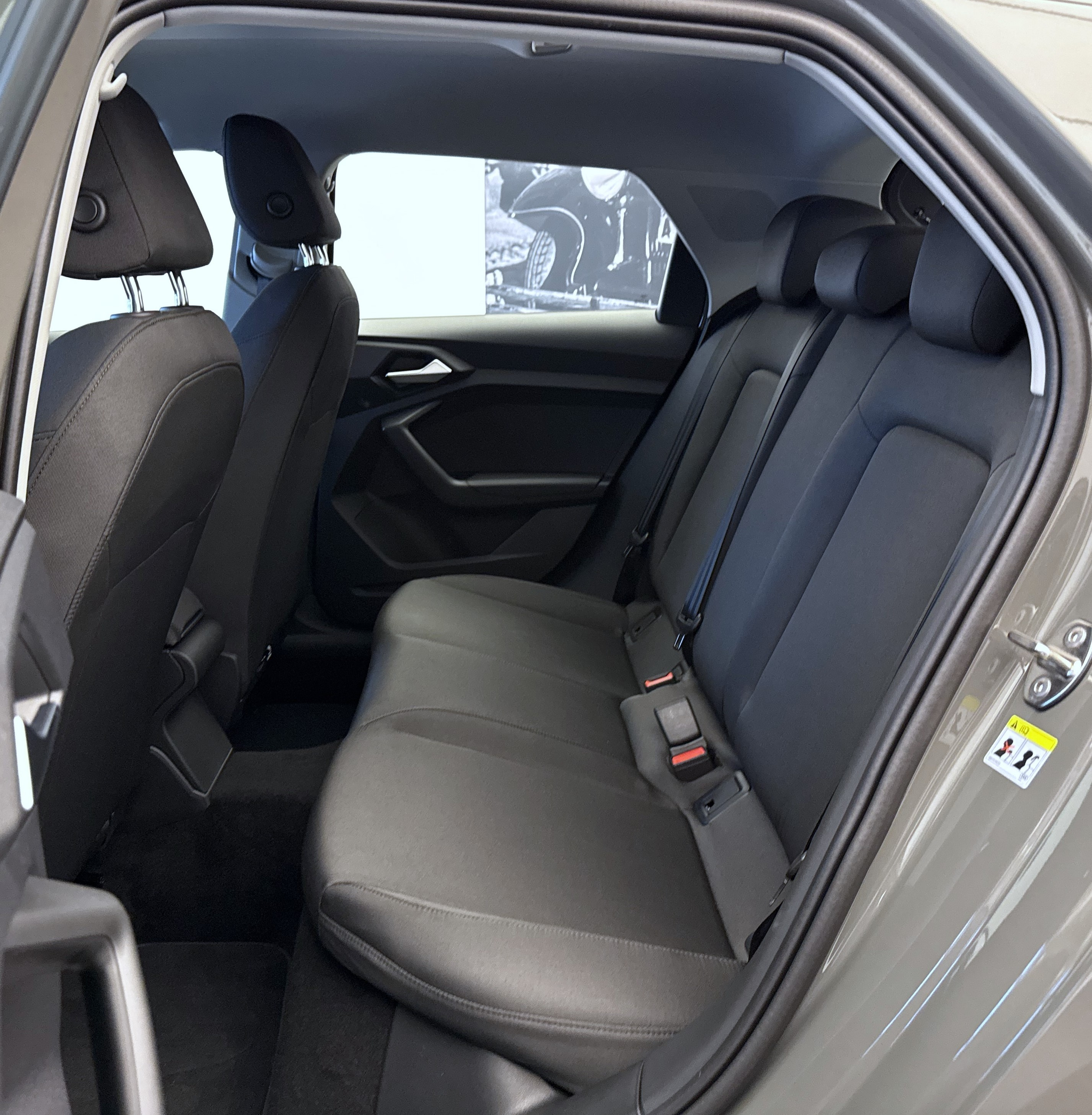 listing desktop thumbnail image 18