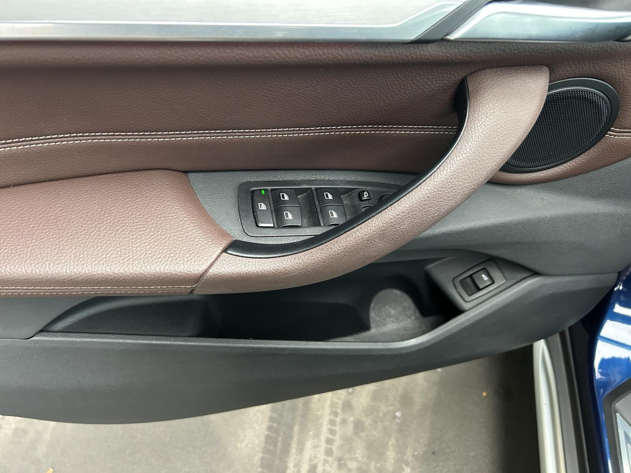 listing desktop thumbnail image 16