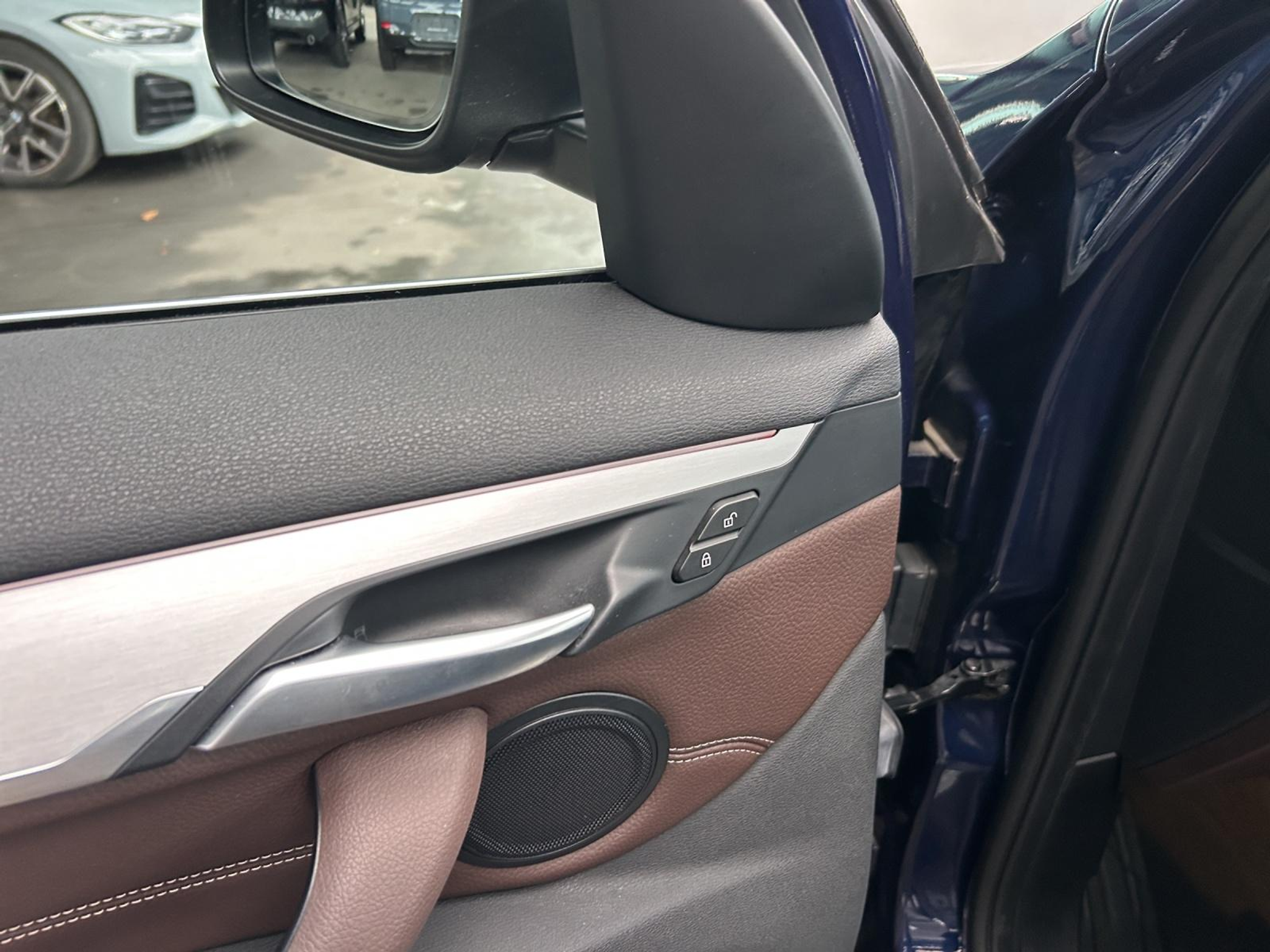 listing desktop thumbnail image 15