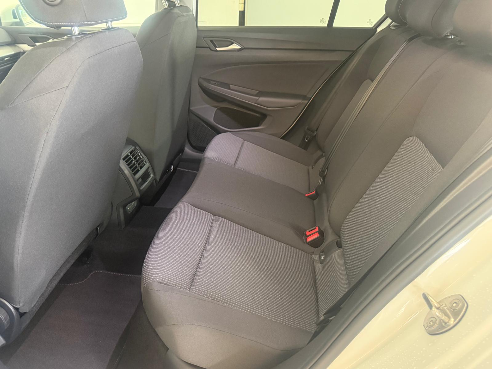 listing desktop thumbnail image 10