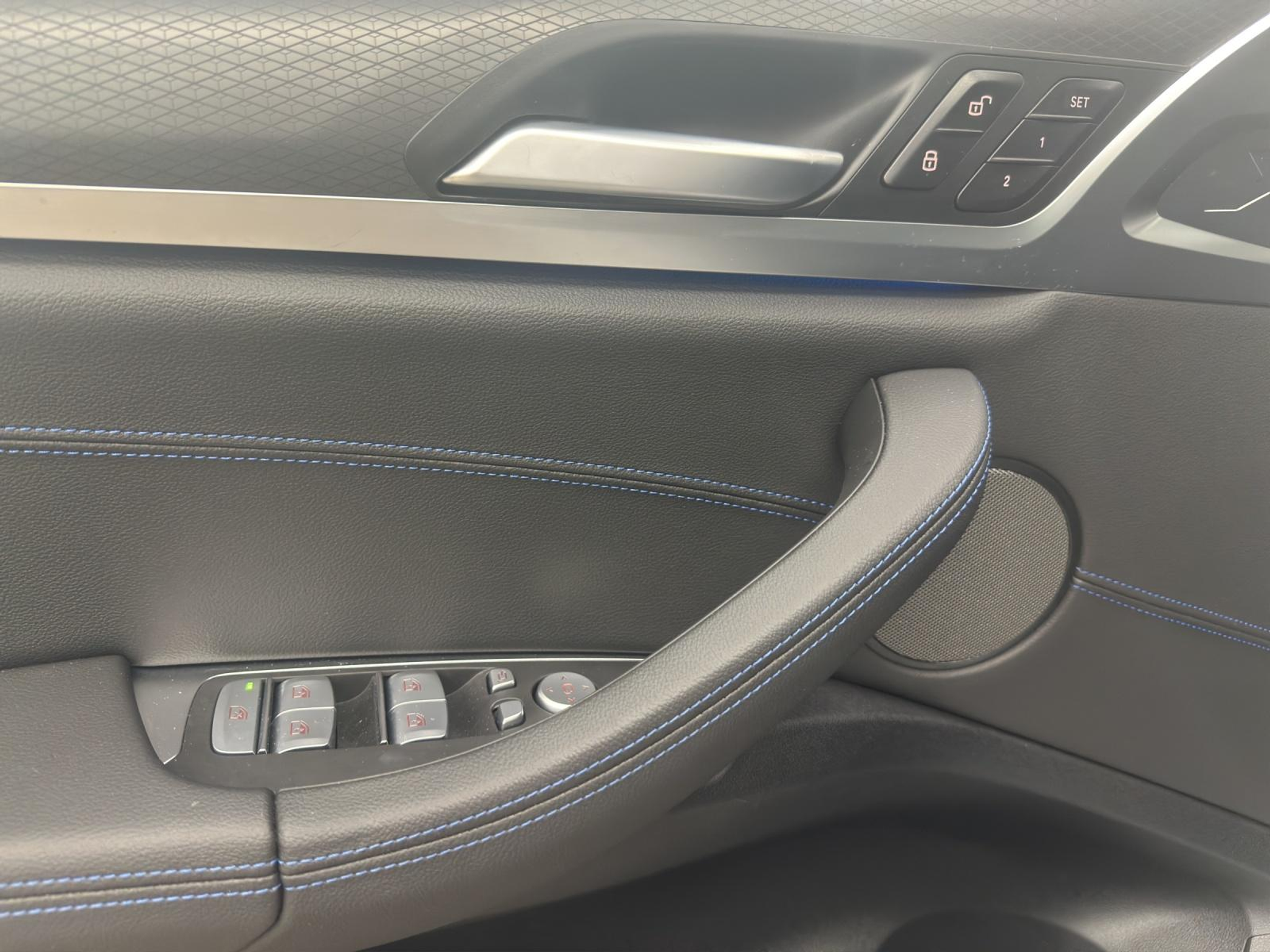 listing desktop thumbnail image 16