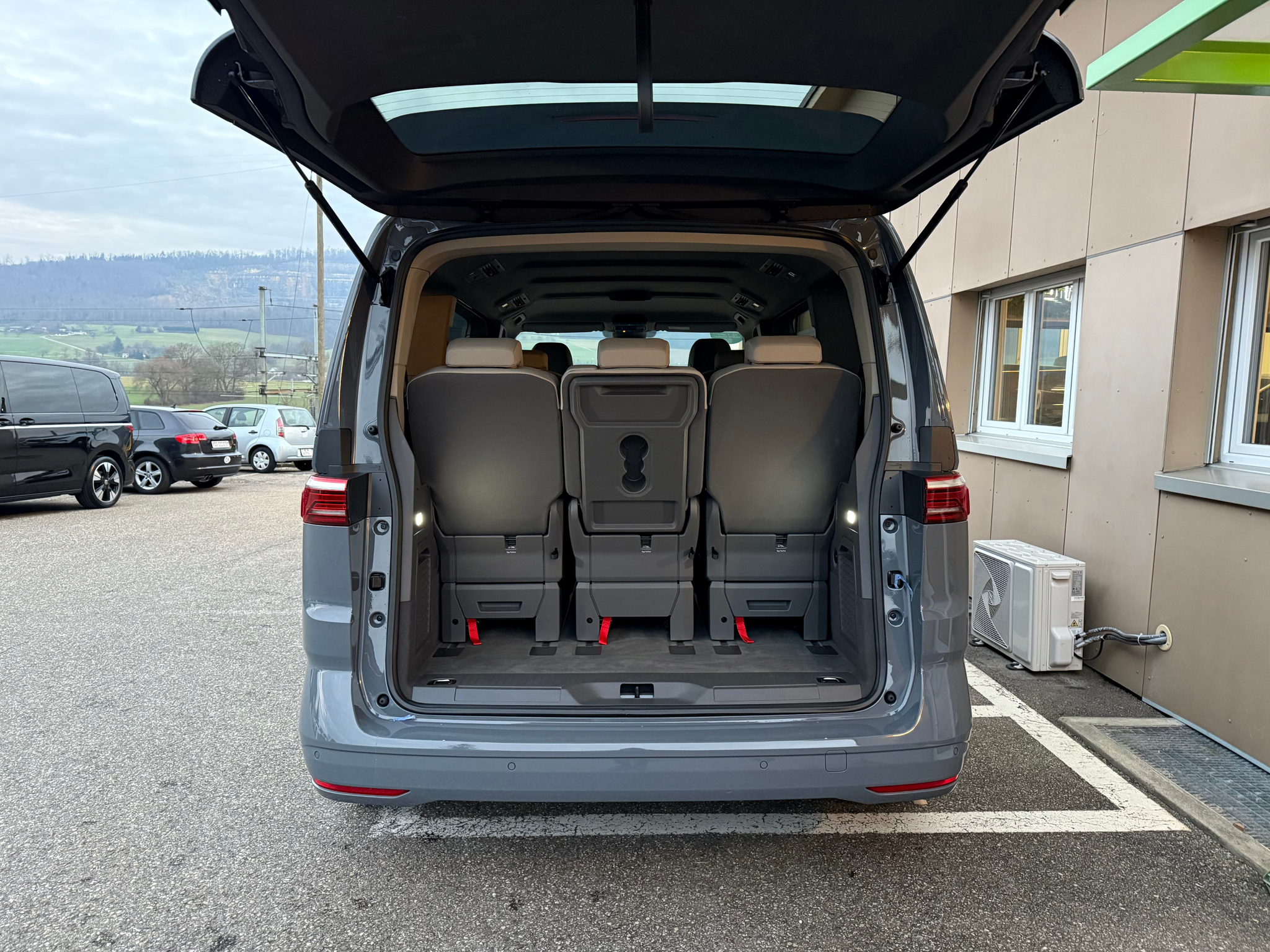 listing desktop thumbnail image 24