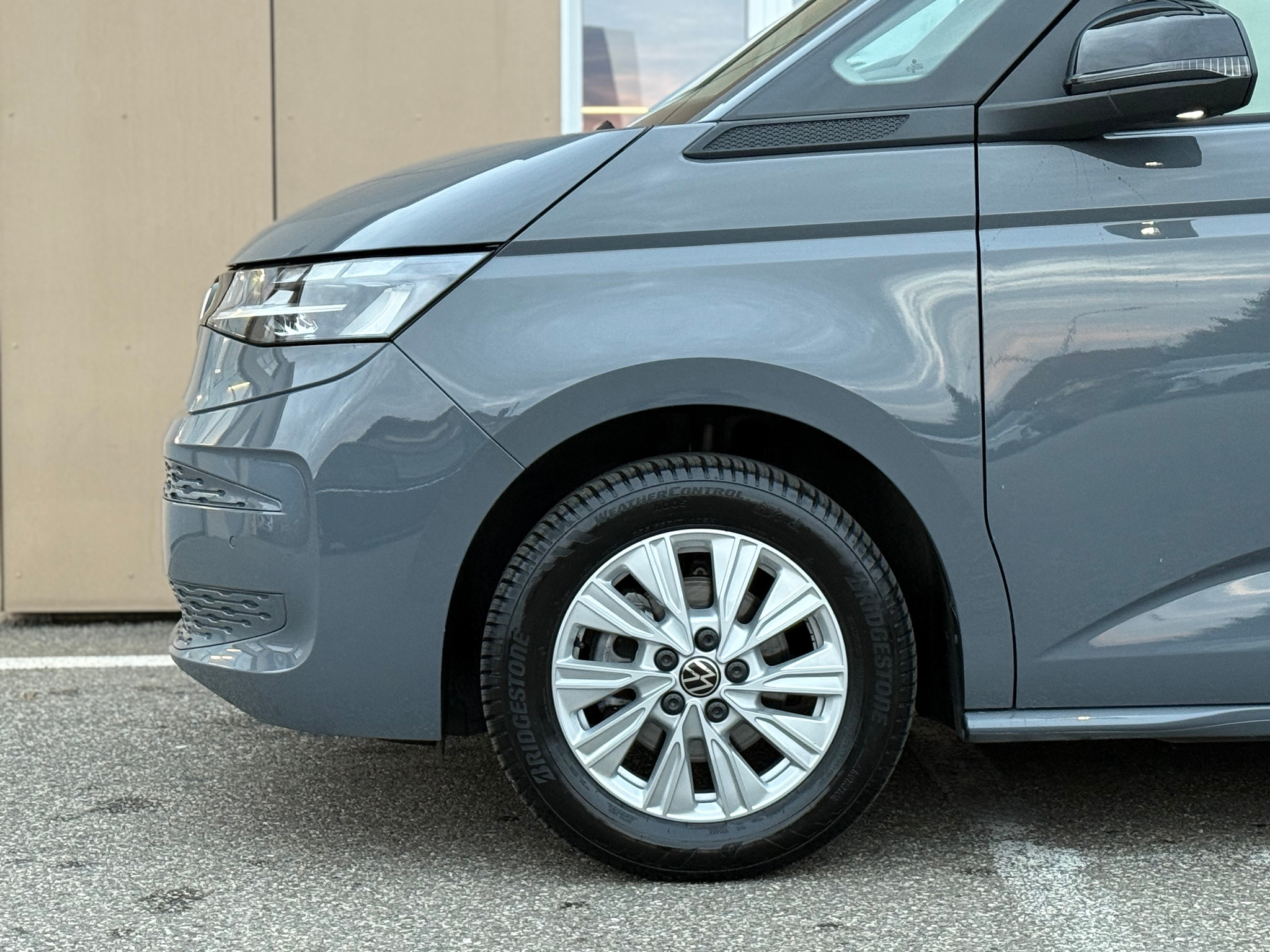 listing desktop thumbnail image 8