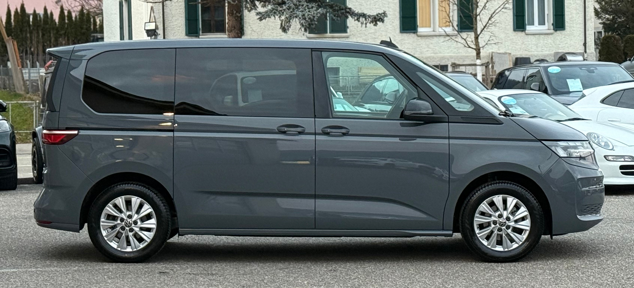 listing desktop thumbnail image 3