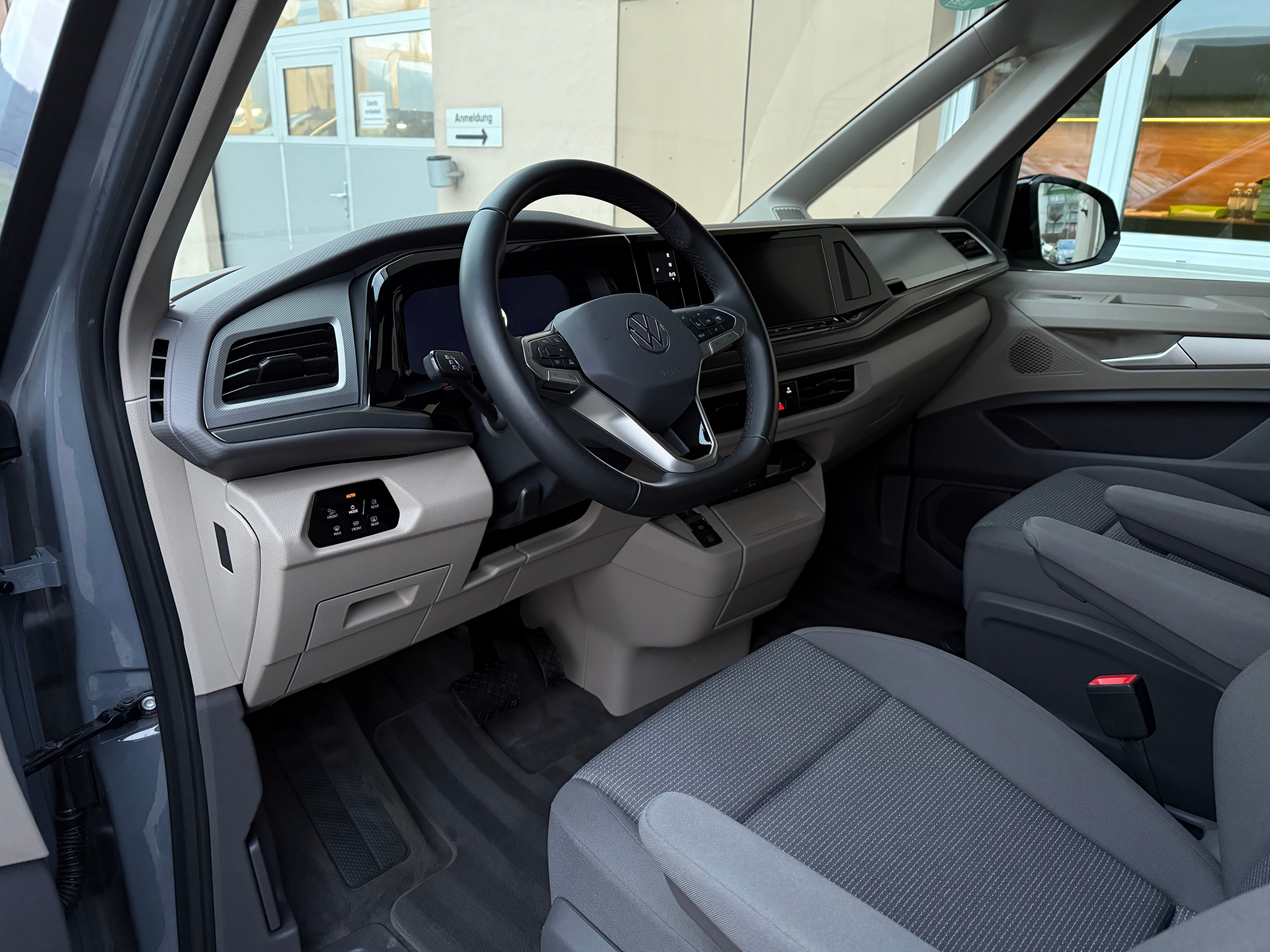 listing desktop thumbnail image 11