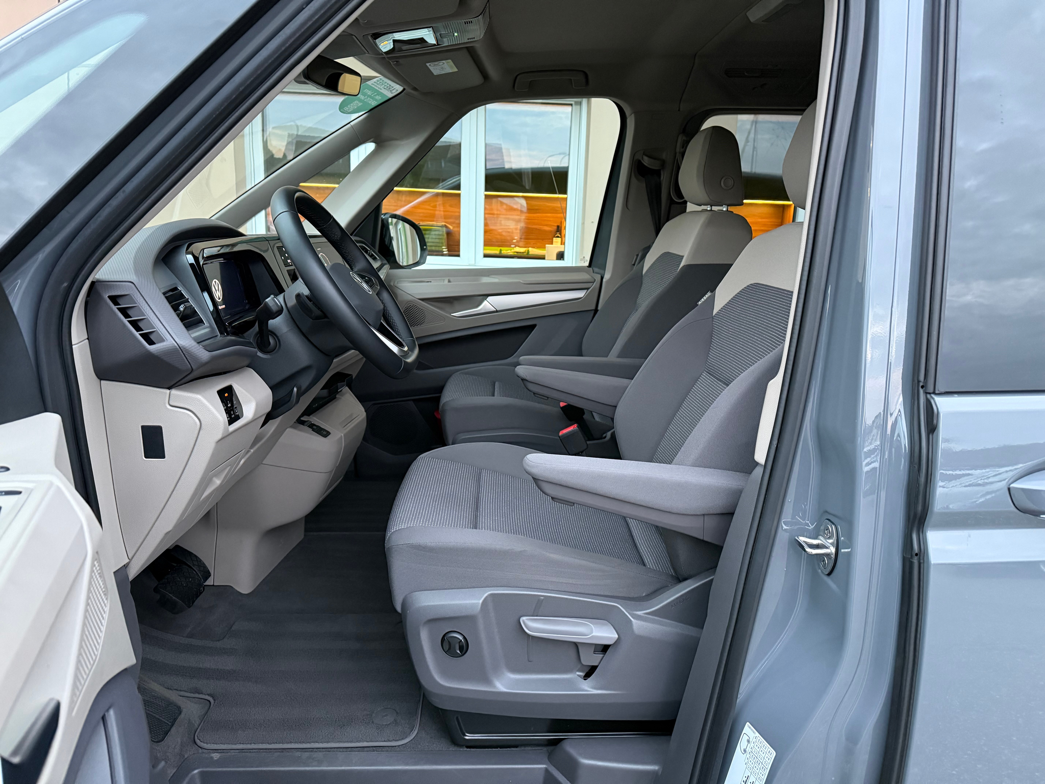 listing desktop thumbnail image 10