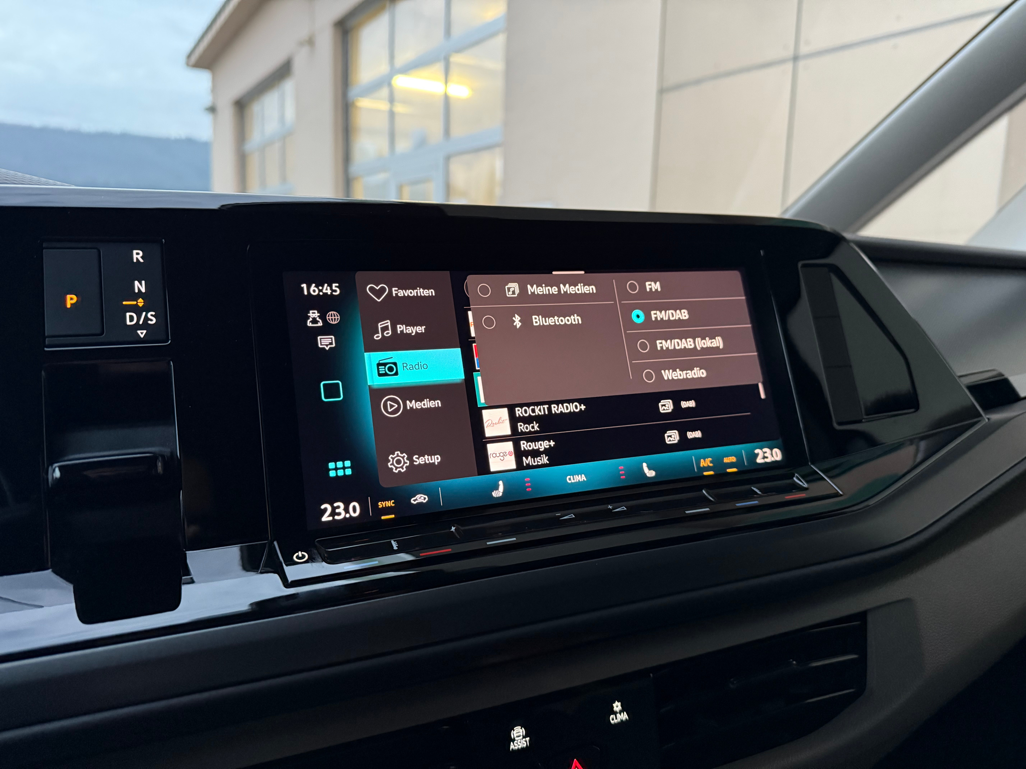 listing desktop thumbnail image 15