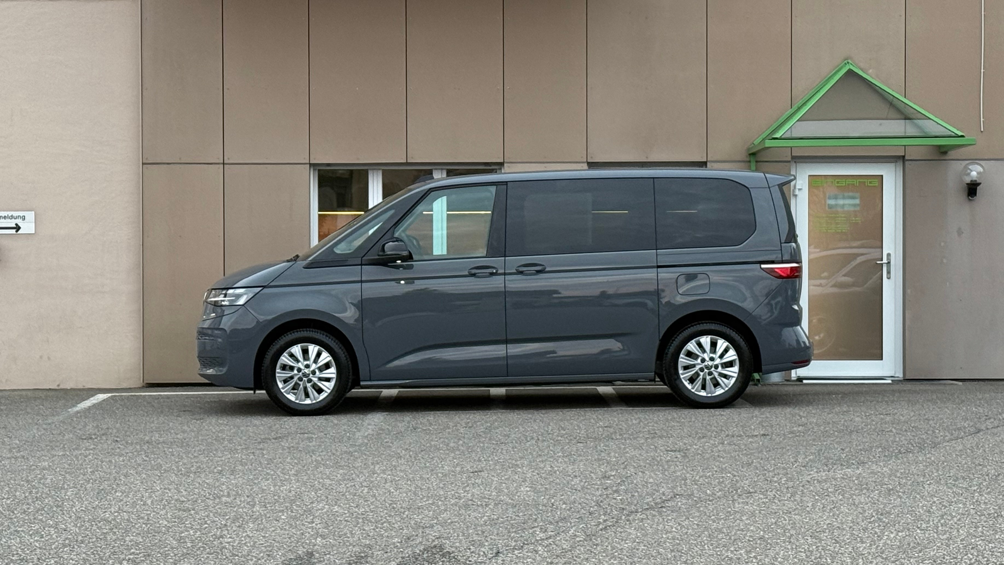 listing desktop thumbnail image 7