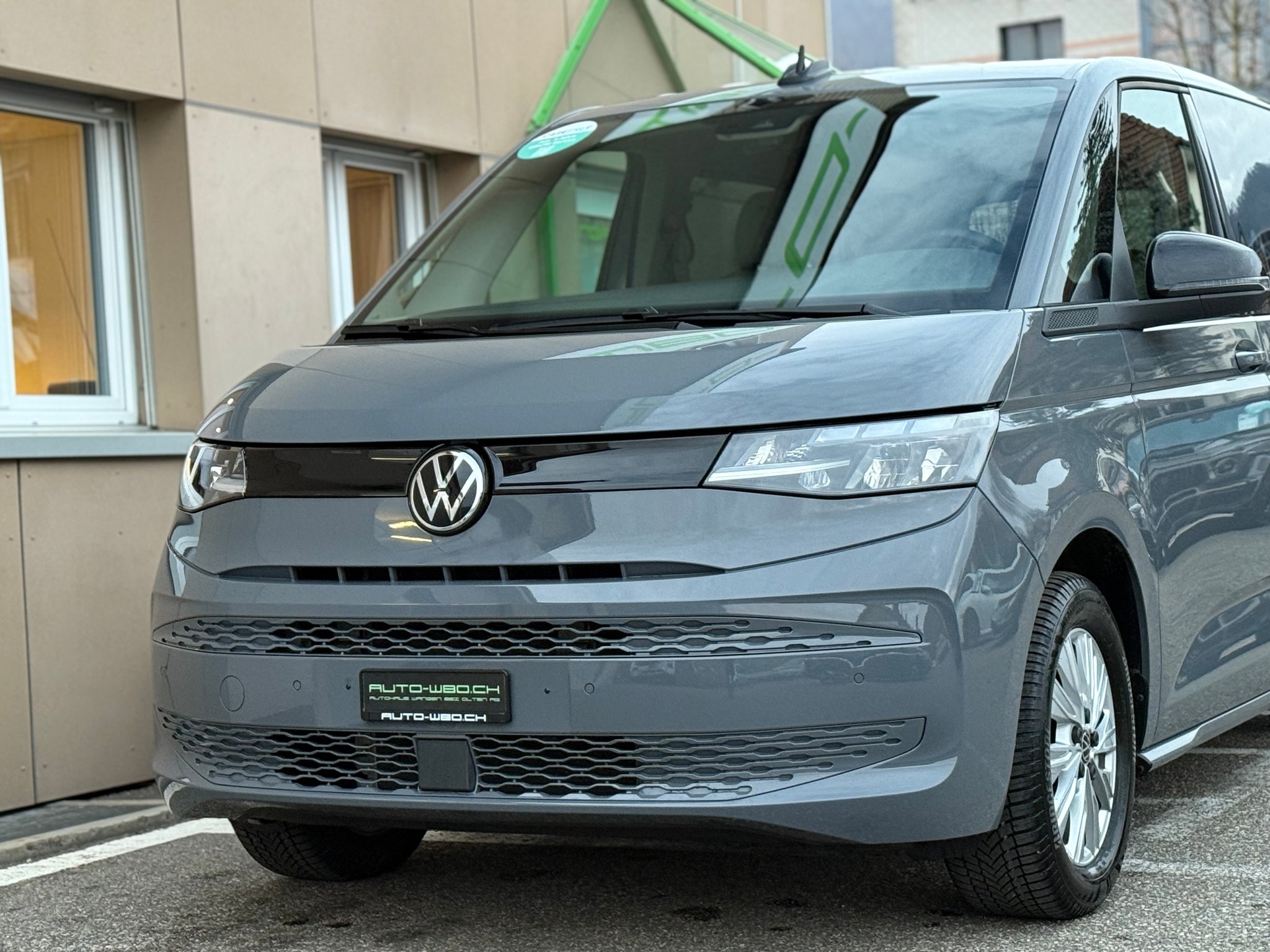 listing desktop thumbnail image 9