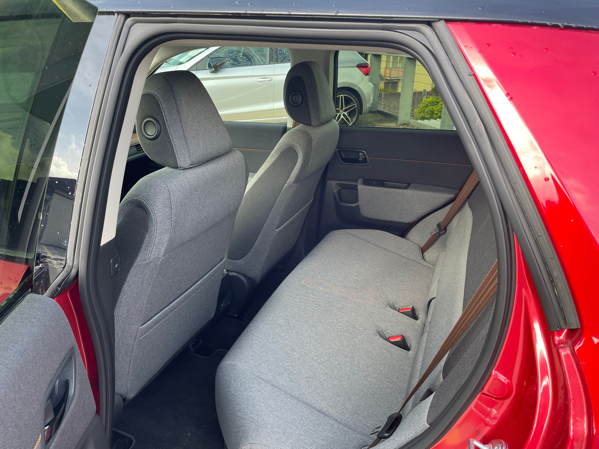 listing desktop thumbnail image 18