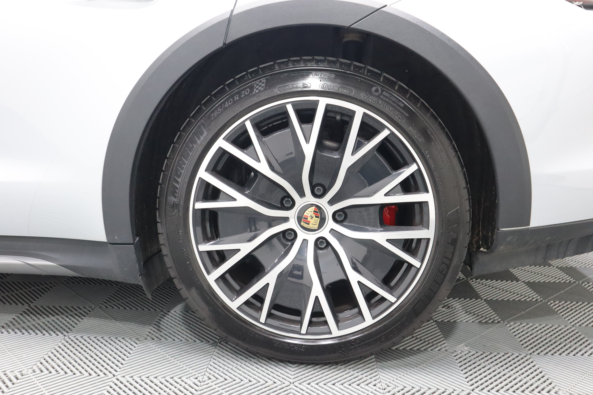 listing desktop thumbnail image 30