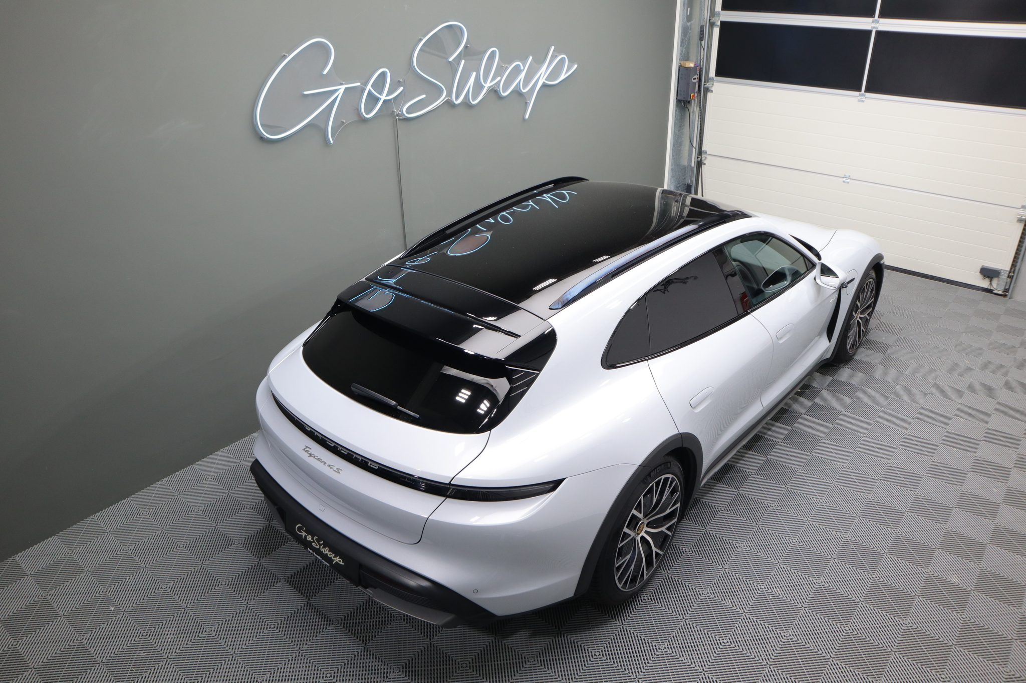 listing desktop thumbnail image 4