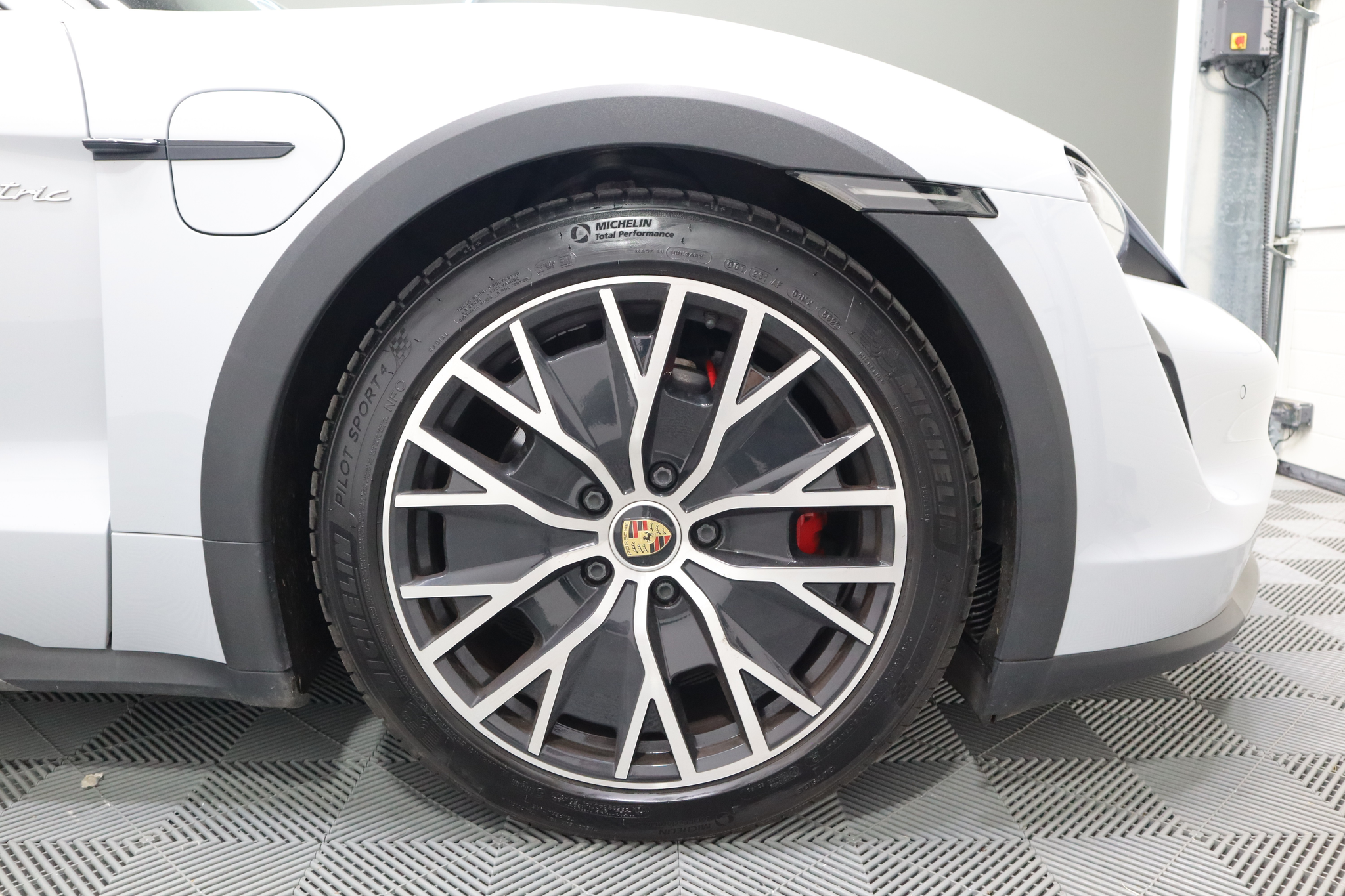 listing desktop thumbnail image 28