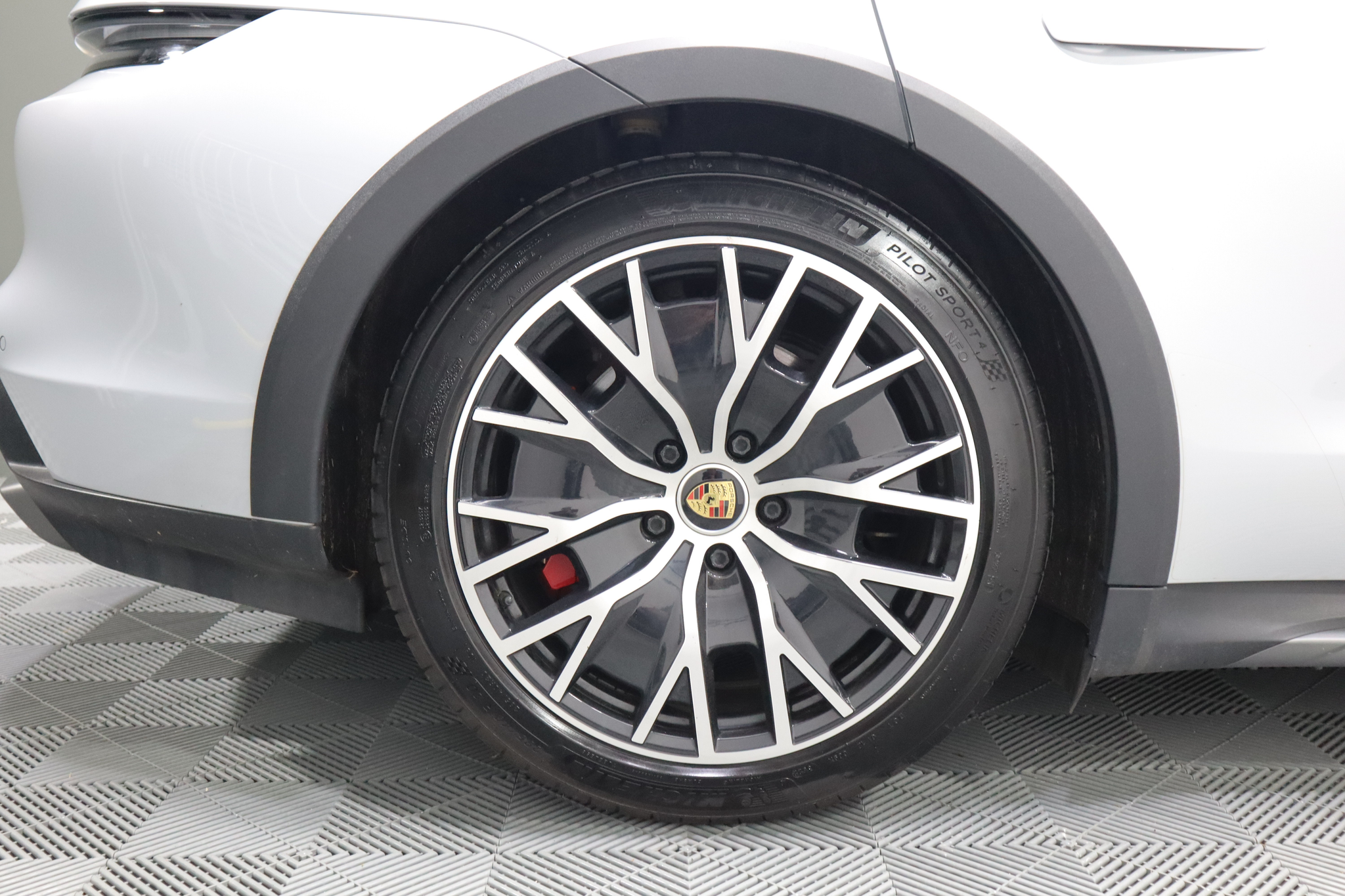 listing desktop thumbnail image 29