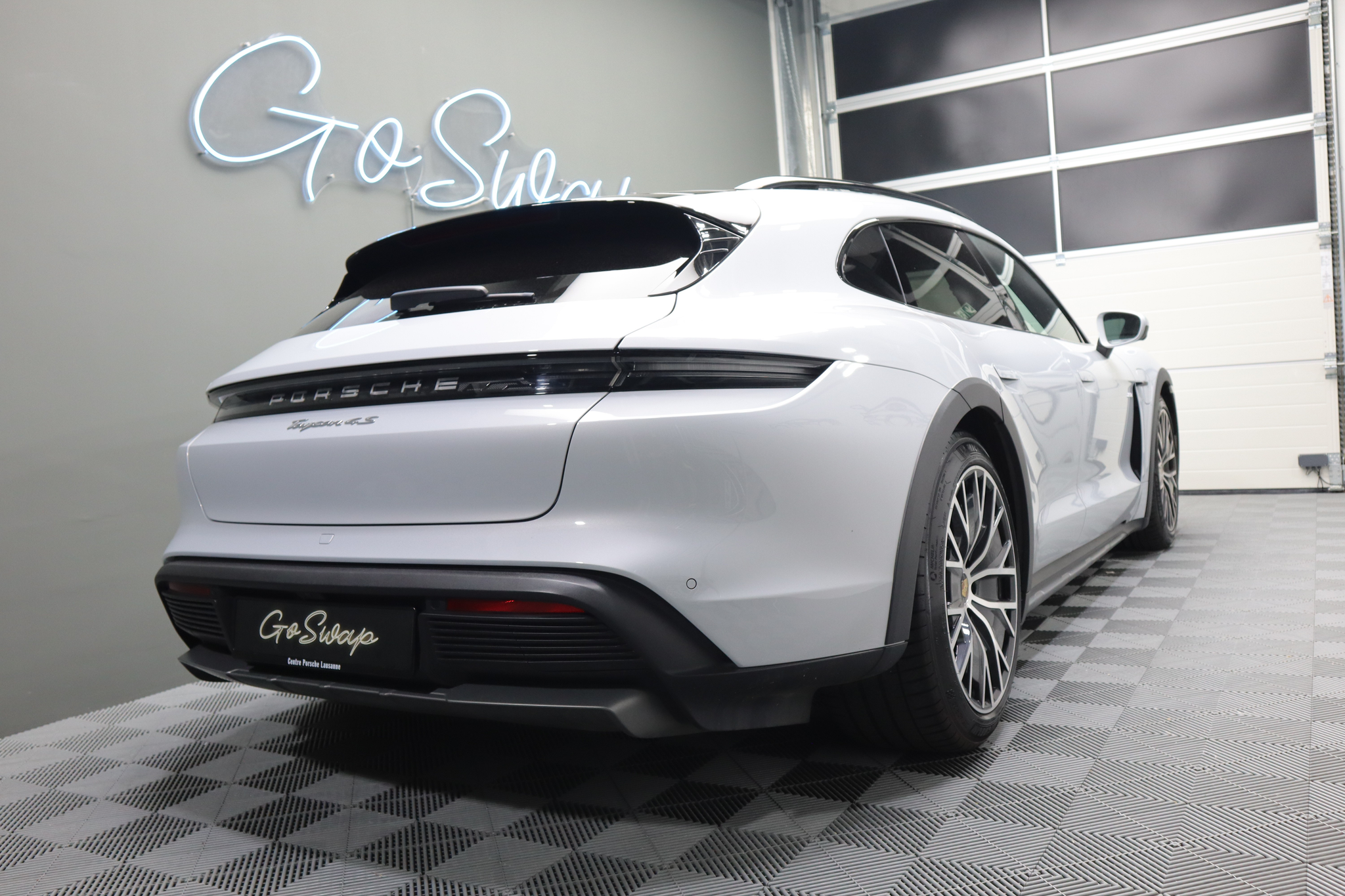 listing desktop thumbnail image 2