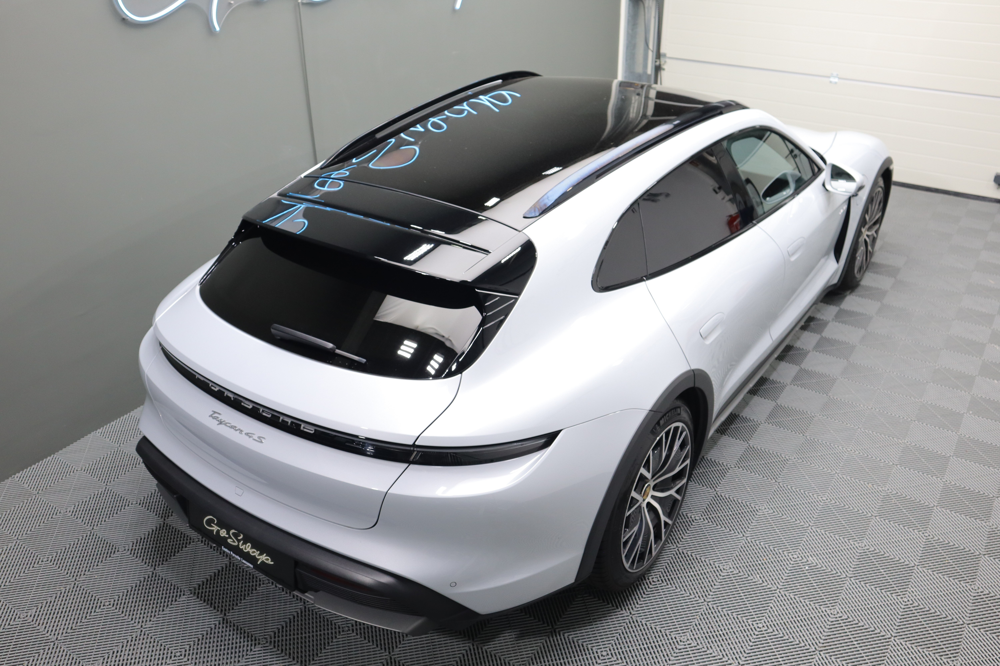 listing desktop thumbnail image 3