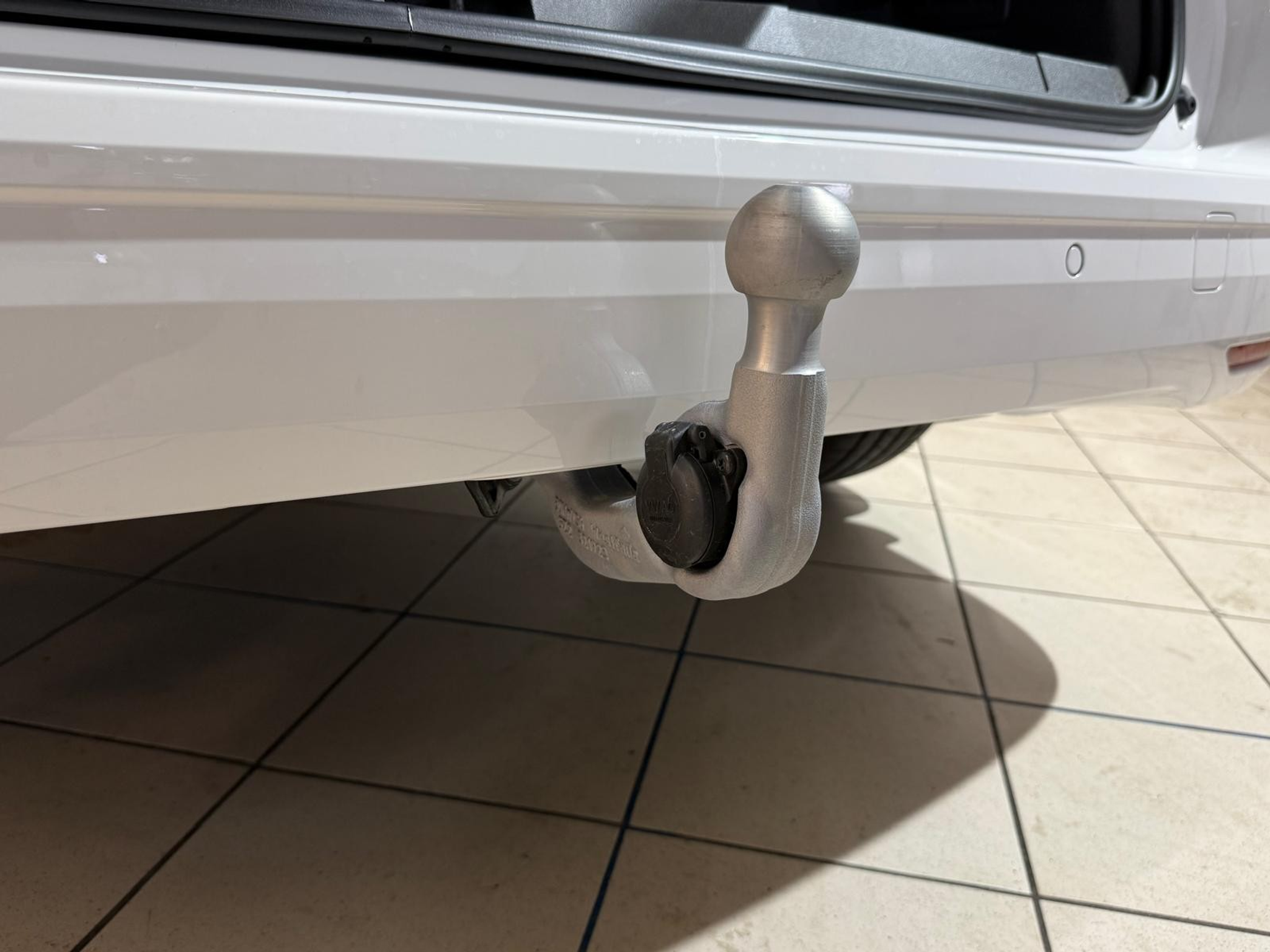 listing desktop thumbnail image 4