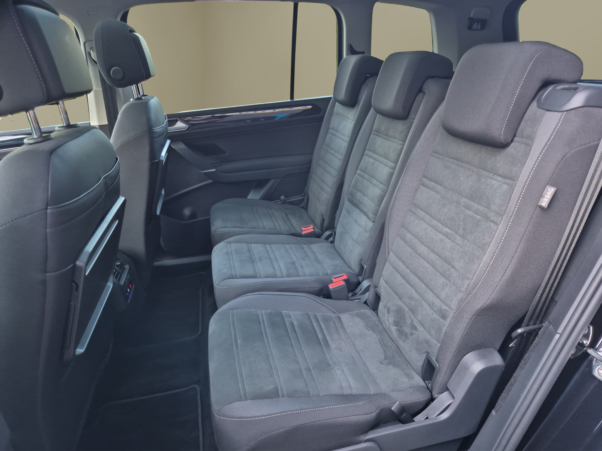 listing desktop thumbnail image 13