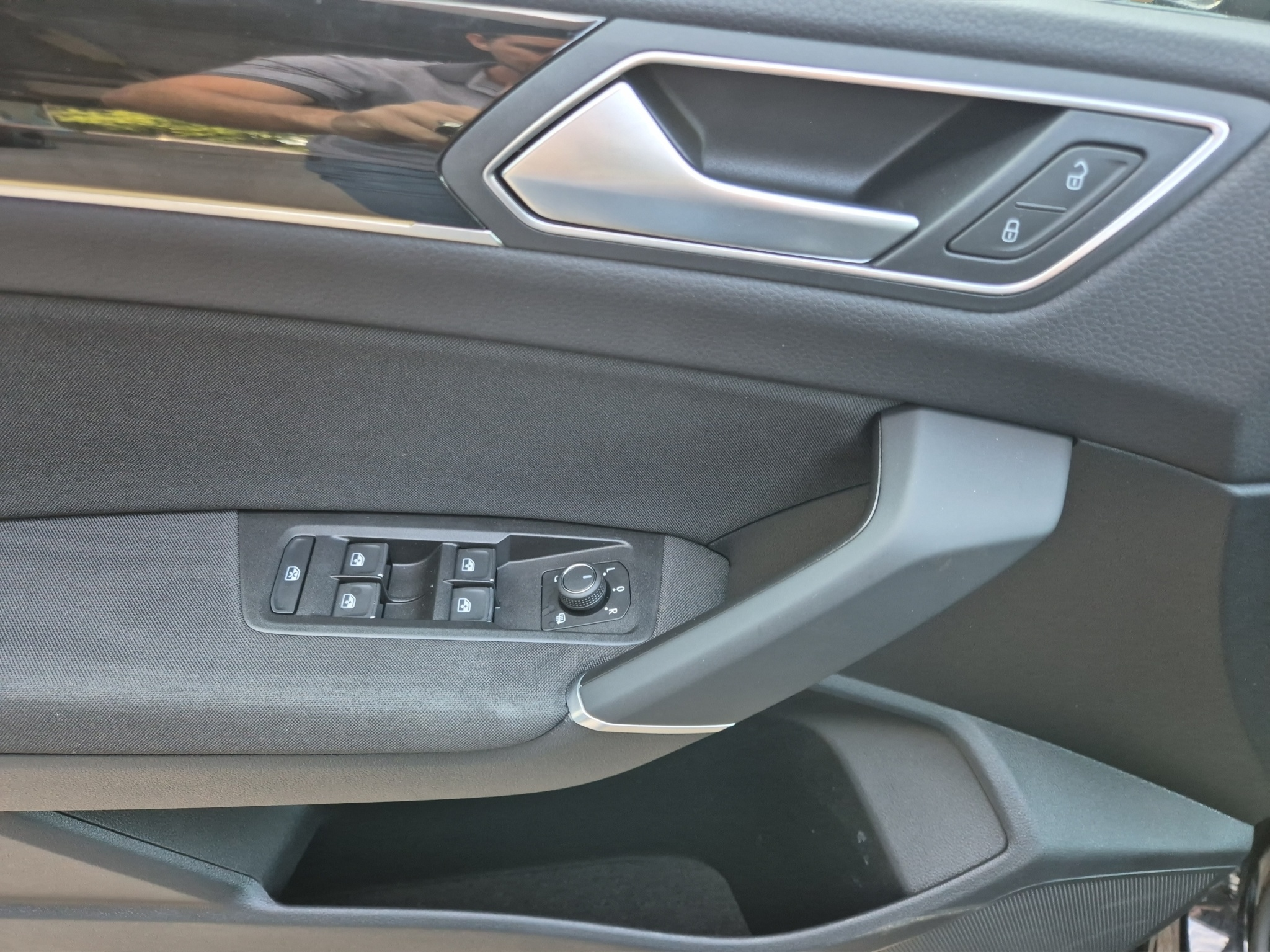 listing desktop thumbnail image 12