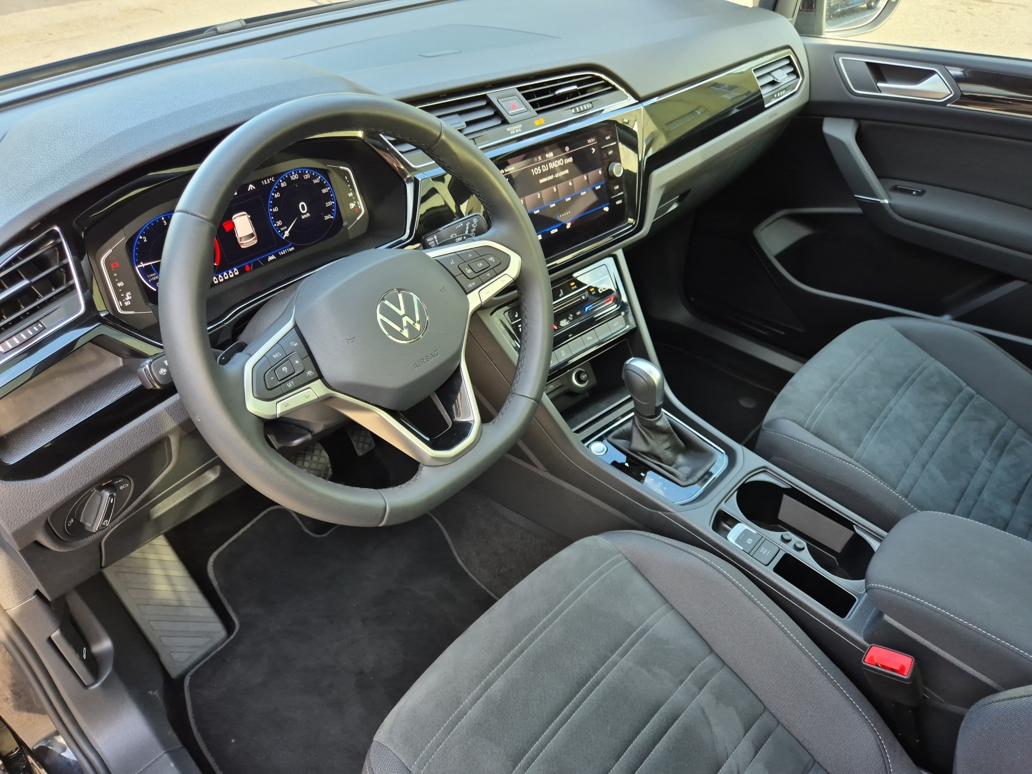 listing desktop thumbnail image 9