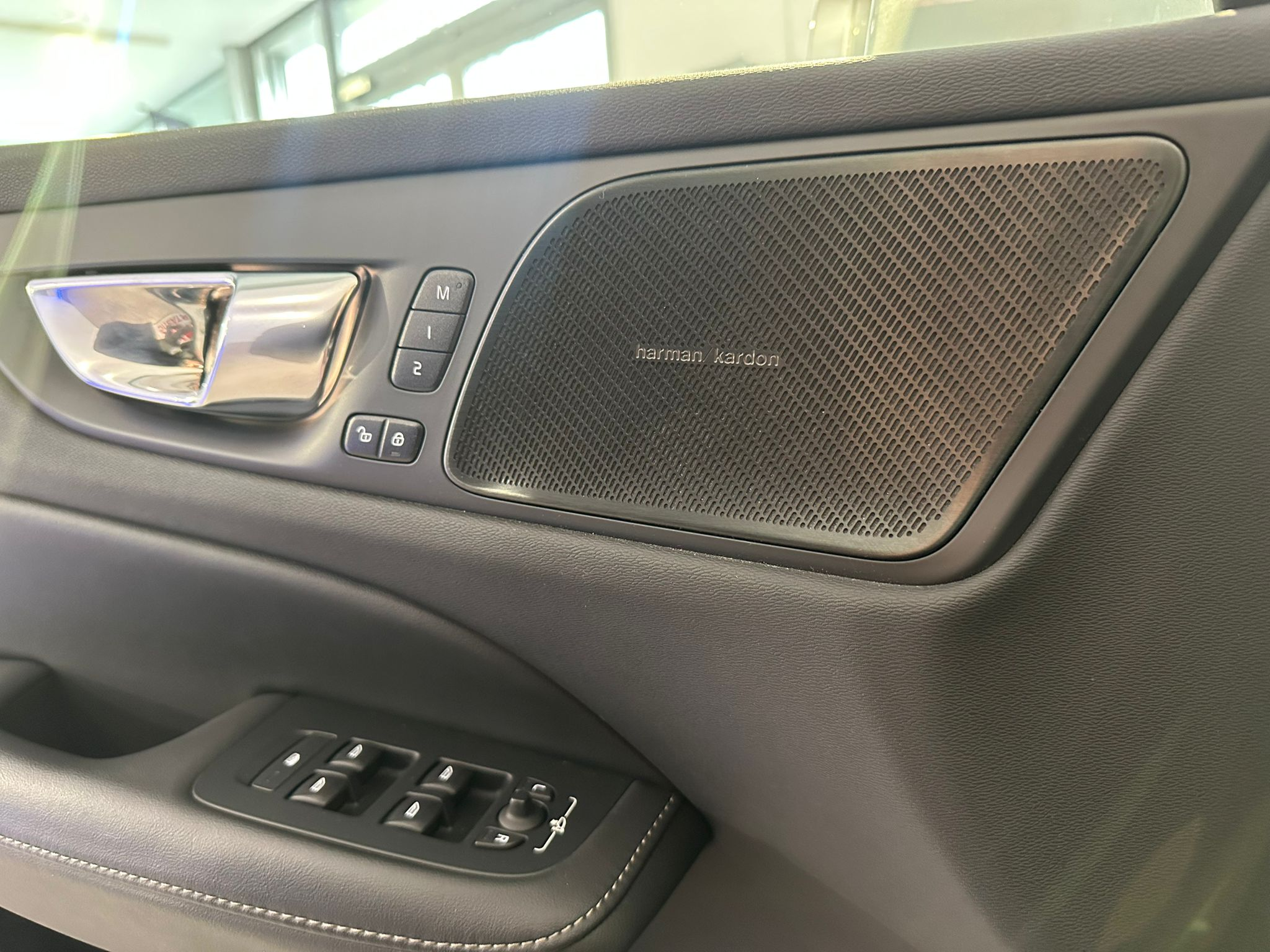 listing desktop thumbnail image 9