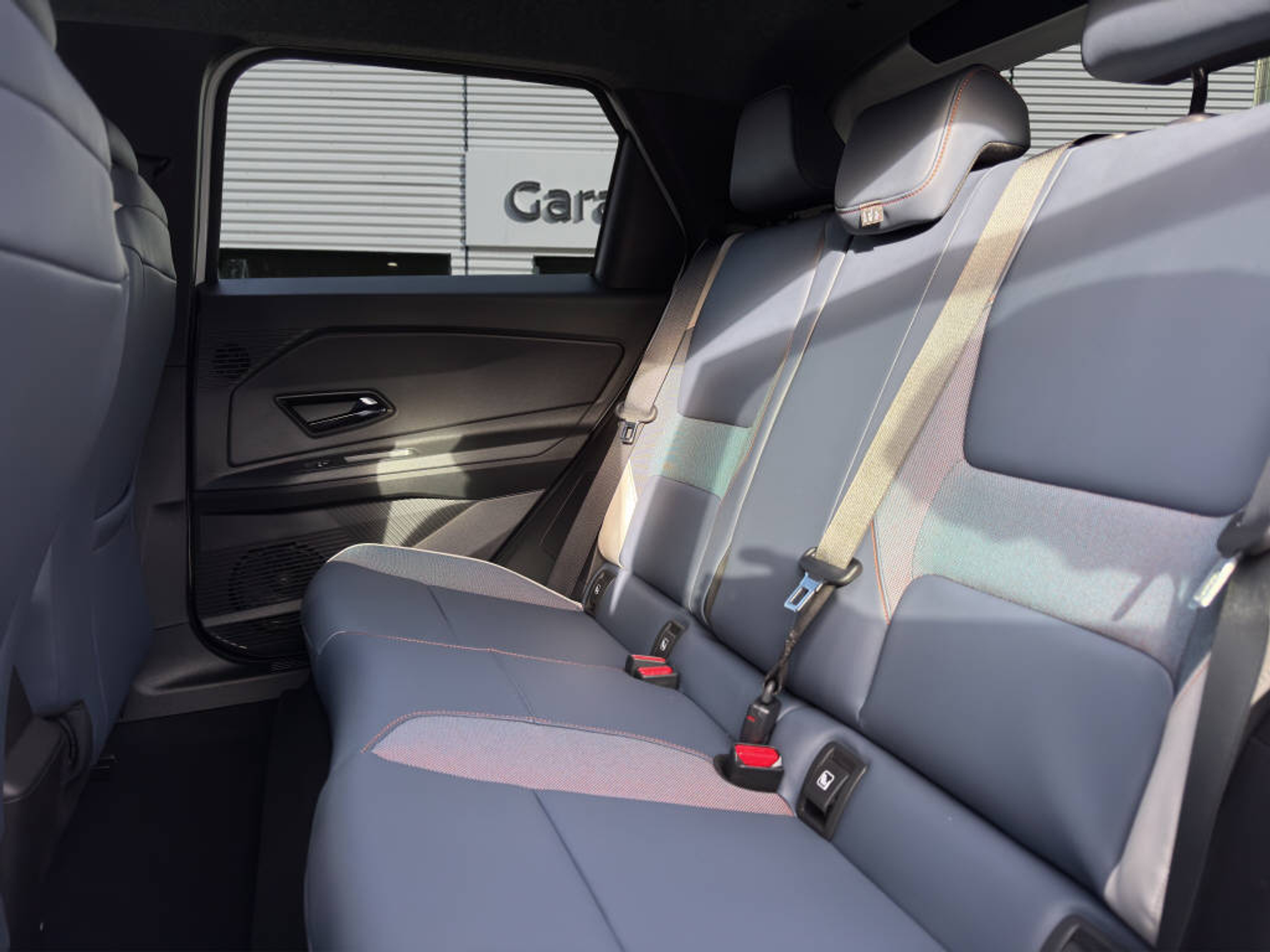 listing desktop thumbnail image 9