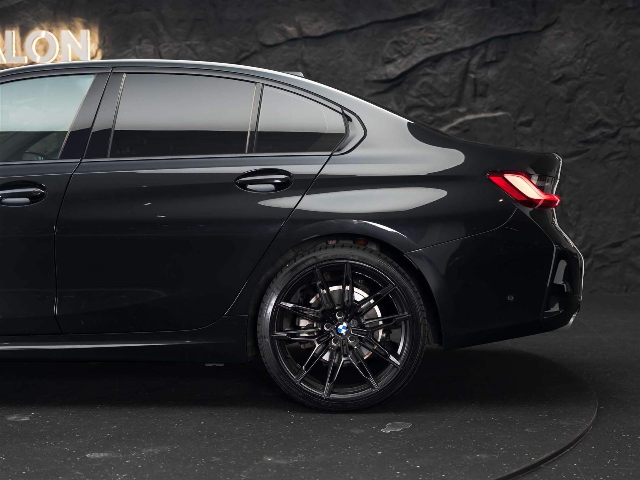 listing desktop thumbnail image 17