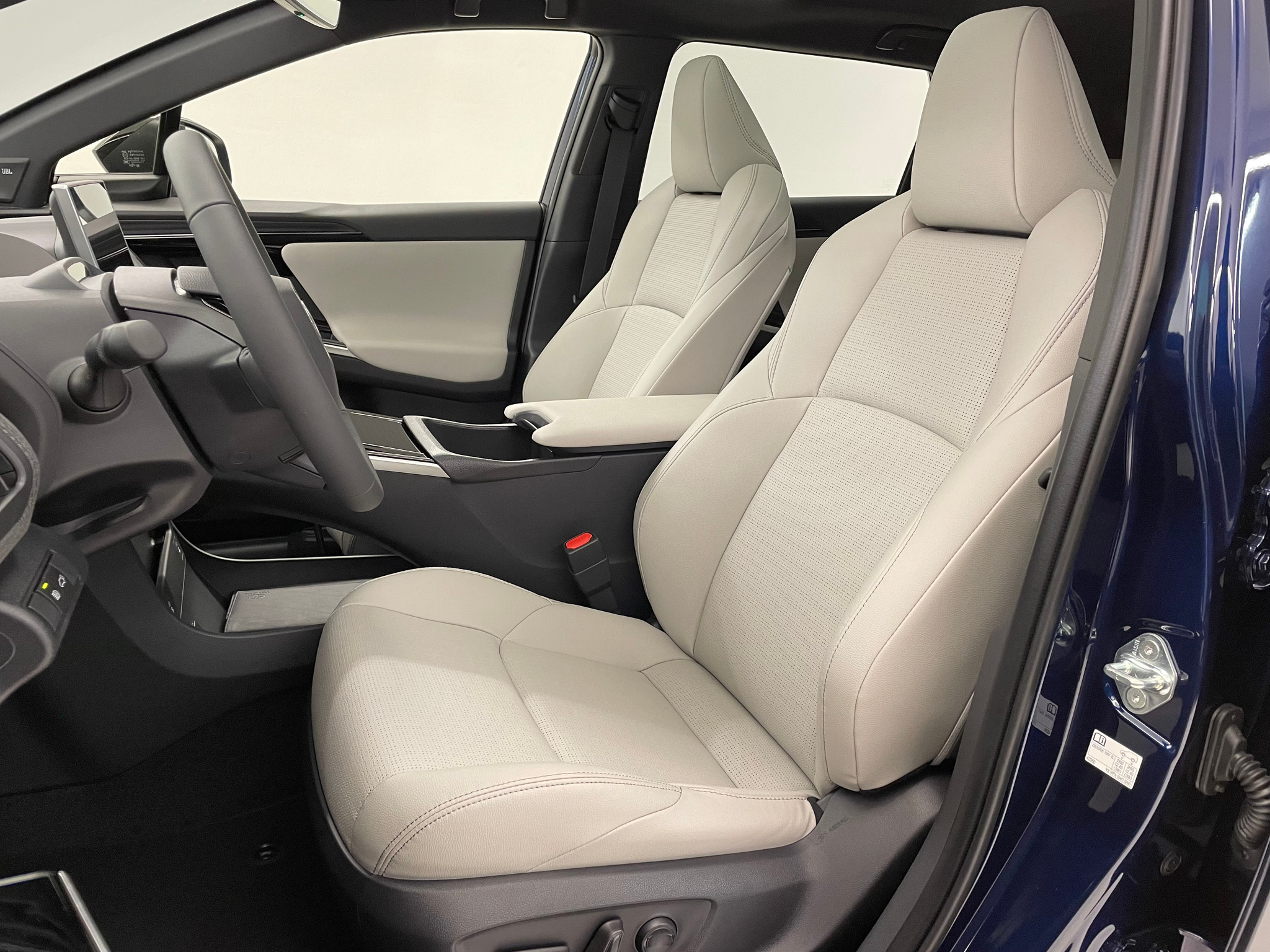 listing desktop thumbnail image 8