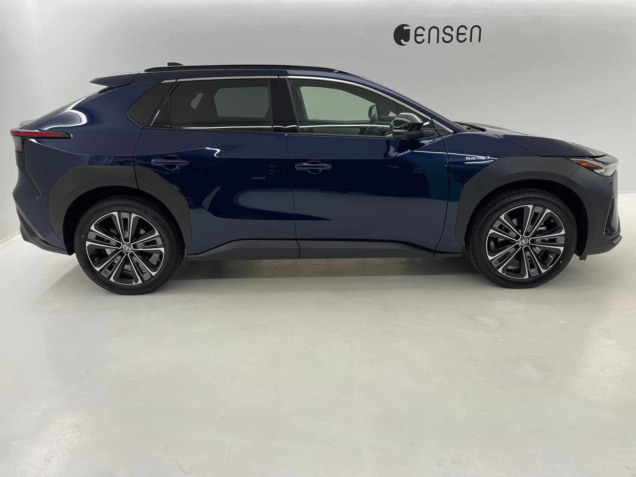 listing desktop thumbnail image 2