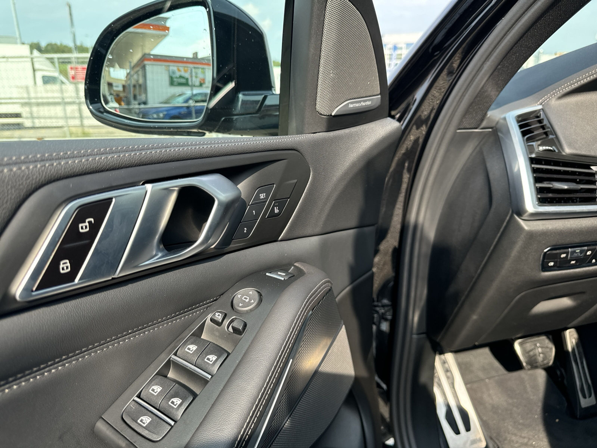 listing desktop thumbnail image 16