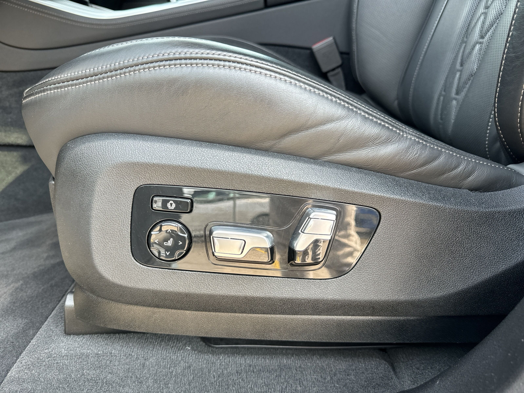 listing desktop thumbnail image 18