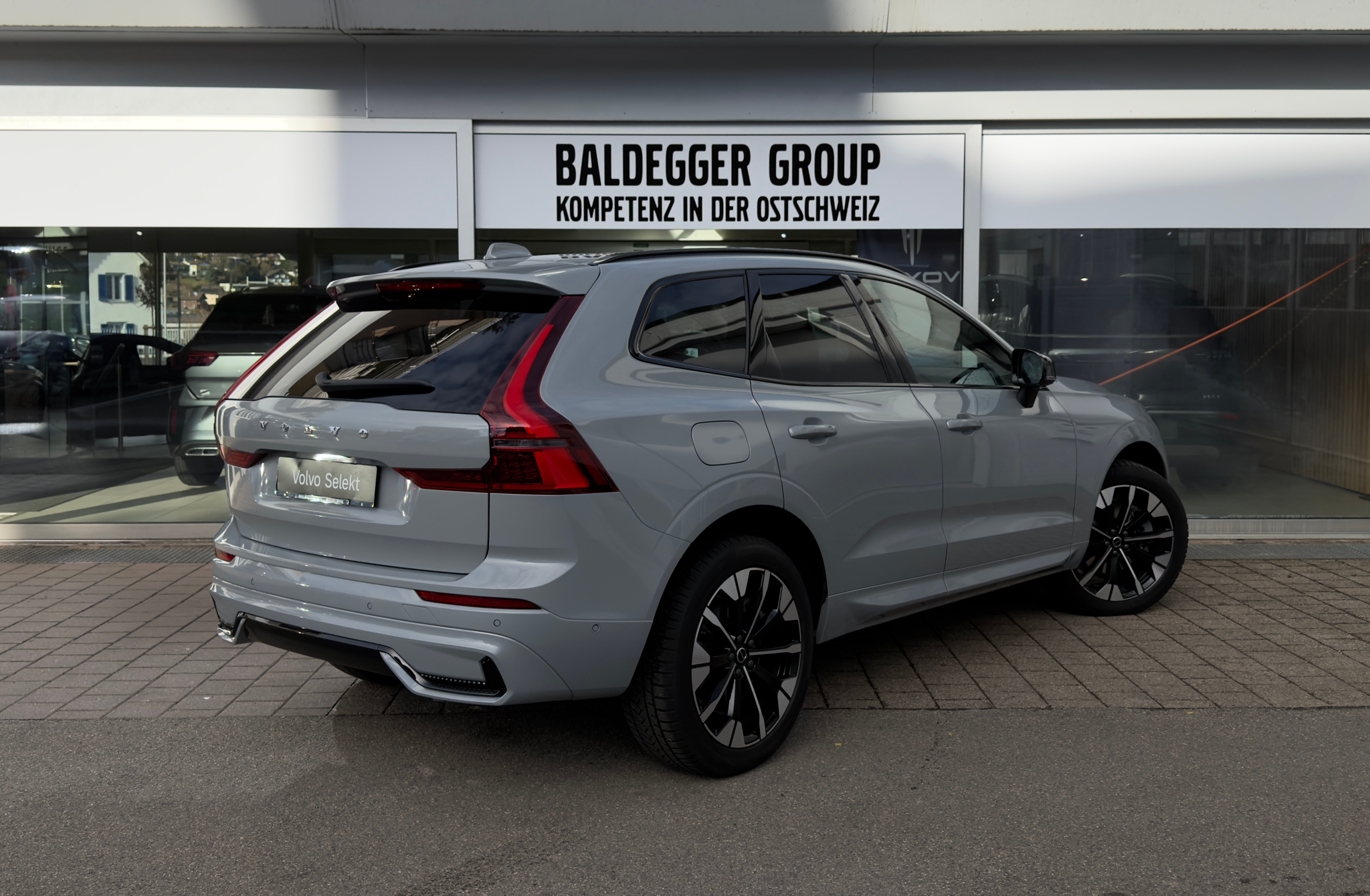 listing desktop thumbnail image 2