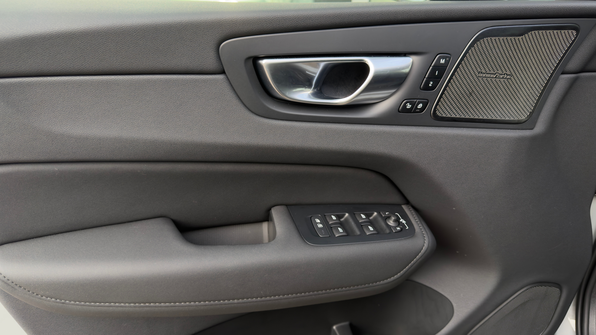 listing desktop thumbnail image 10