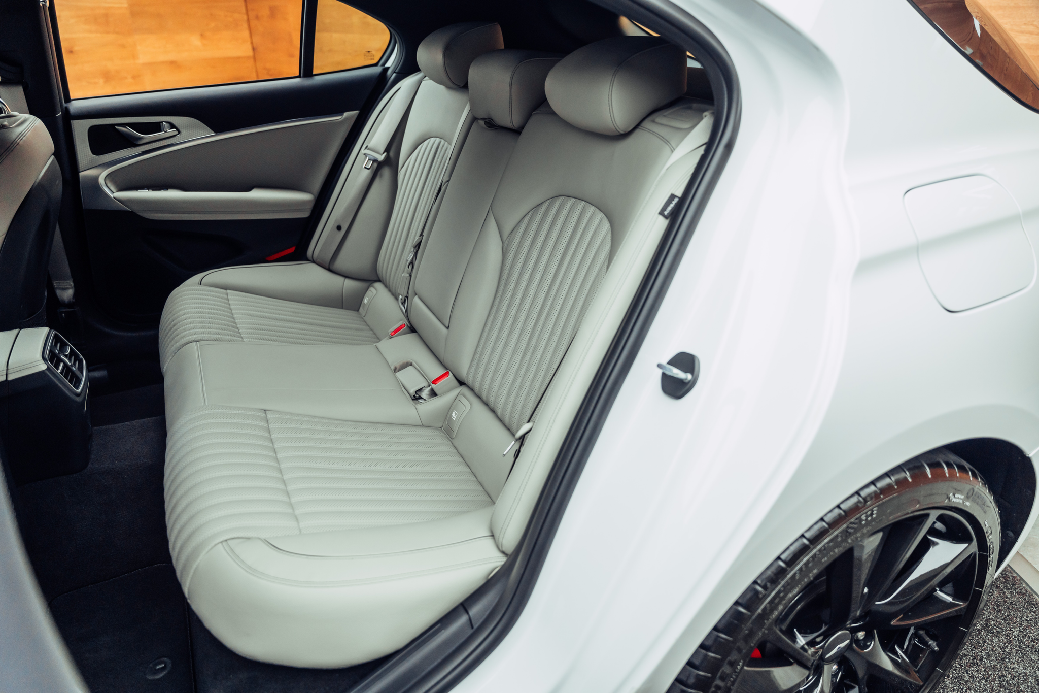 listing desktop thumbnail image 6