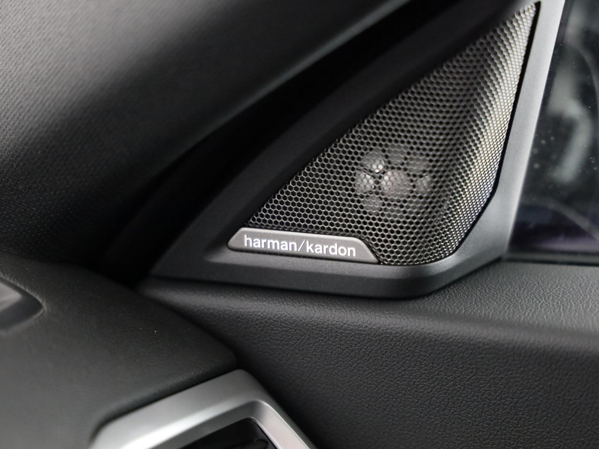 listing desktop thumbnail image 12