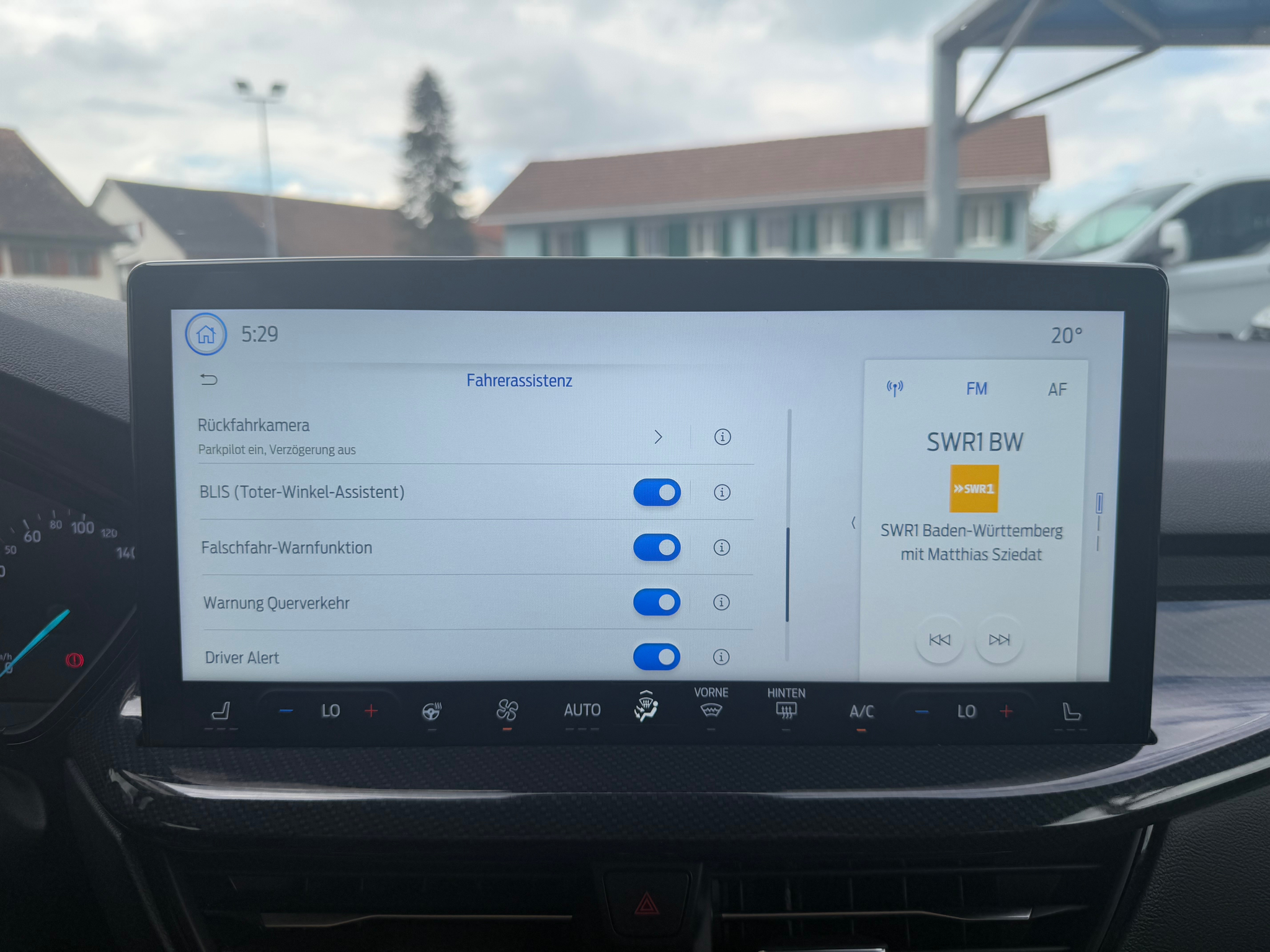 listing desktop thumbnail image 16