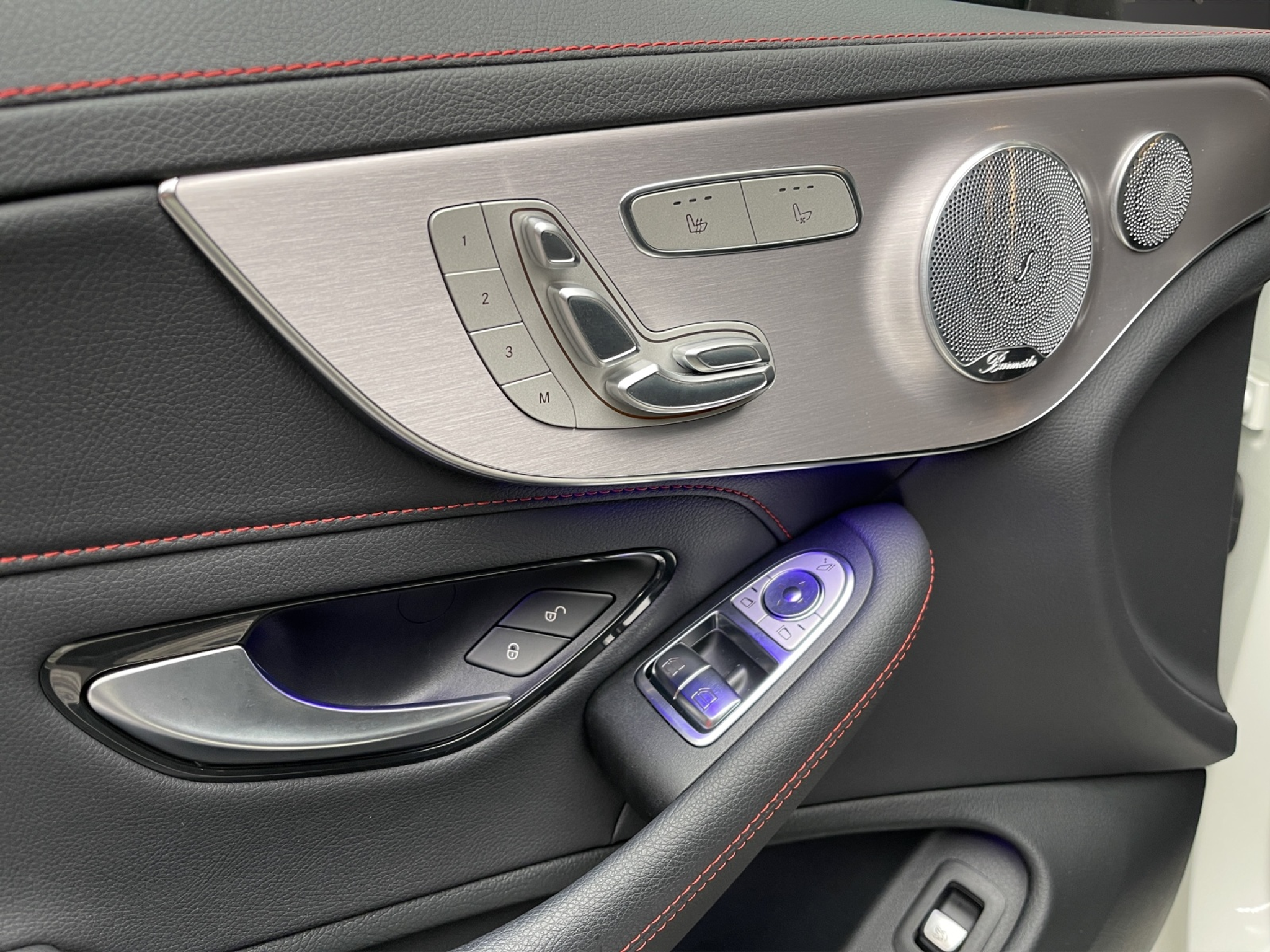 listing desktop thumbnail image 11