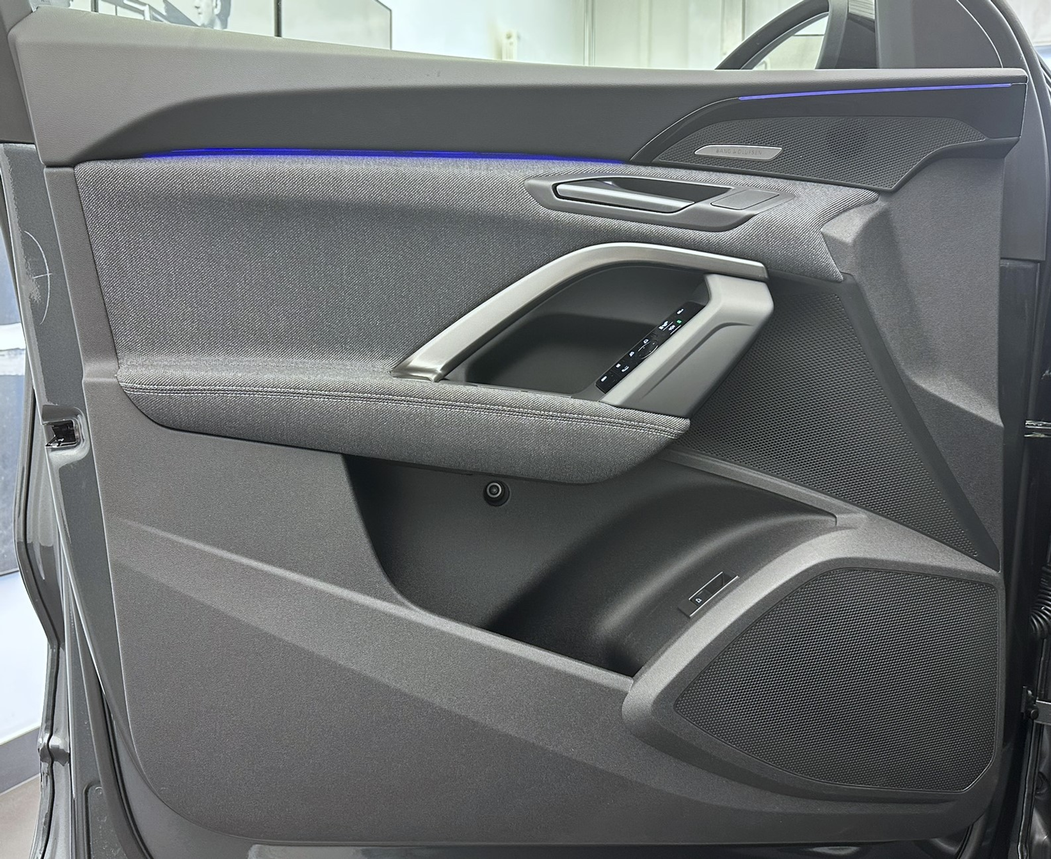 listing desktop thumbnail image 3