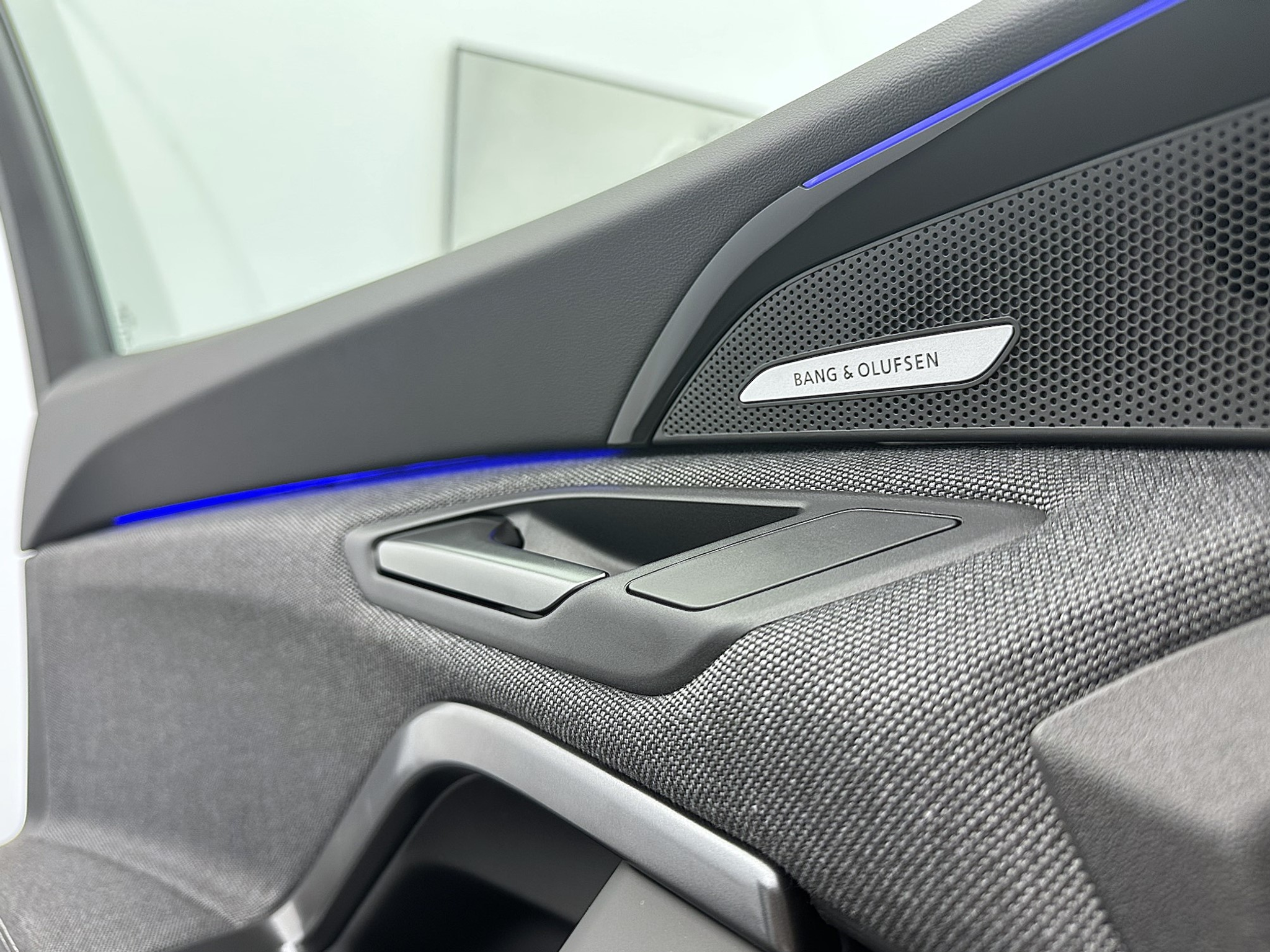 listing desktop thumbnail image 4