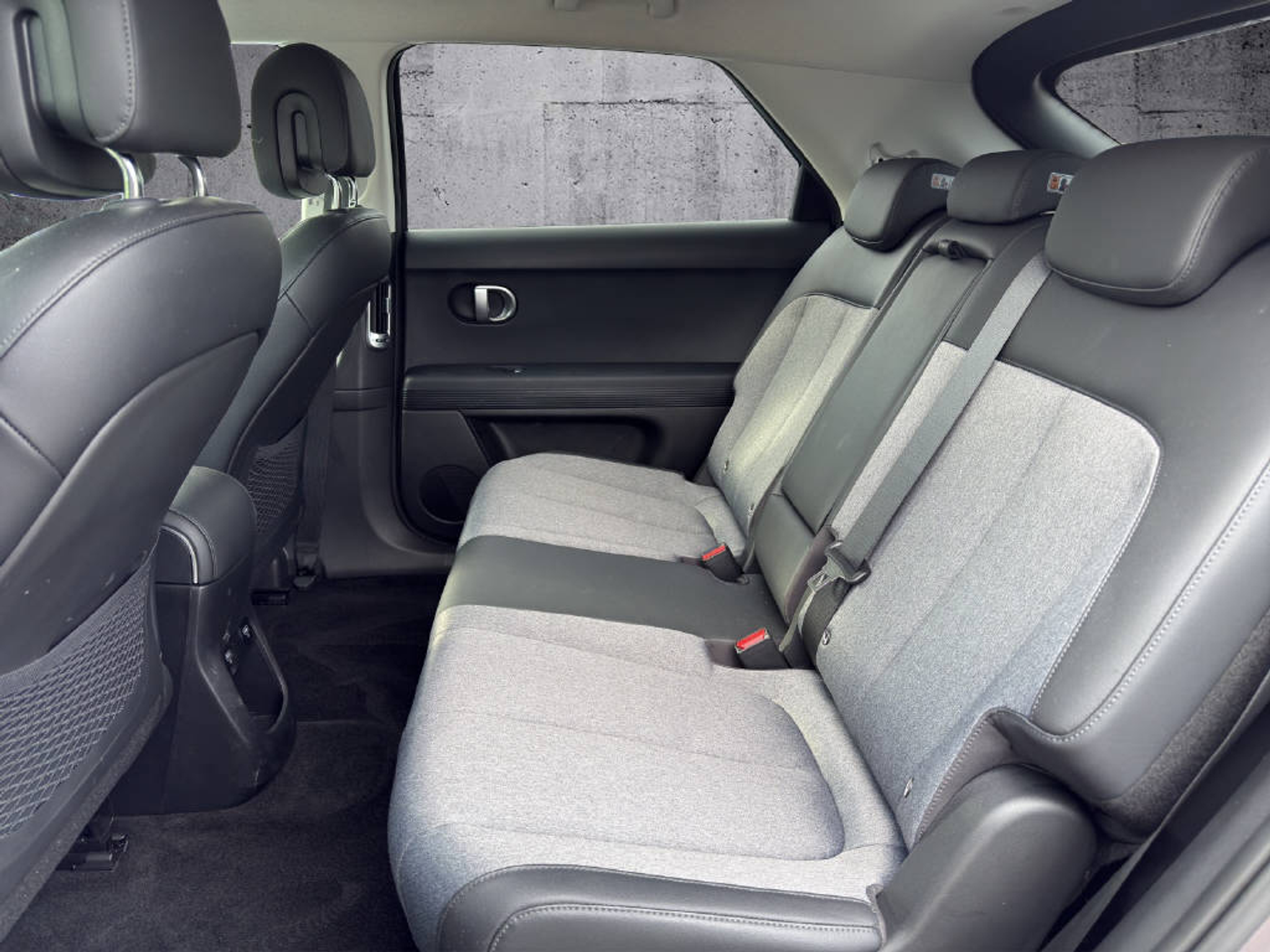 listing desktop thumbnail image 9