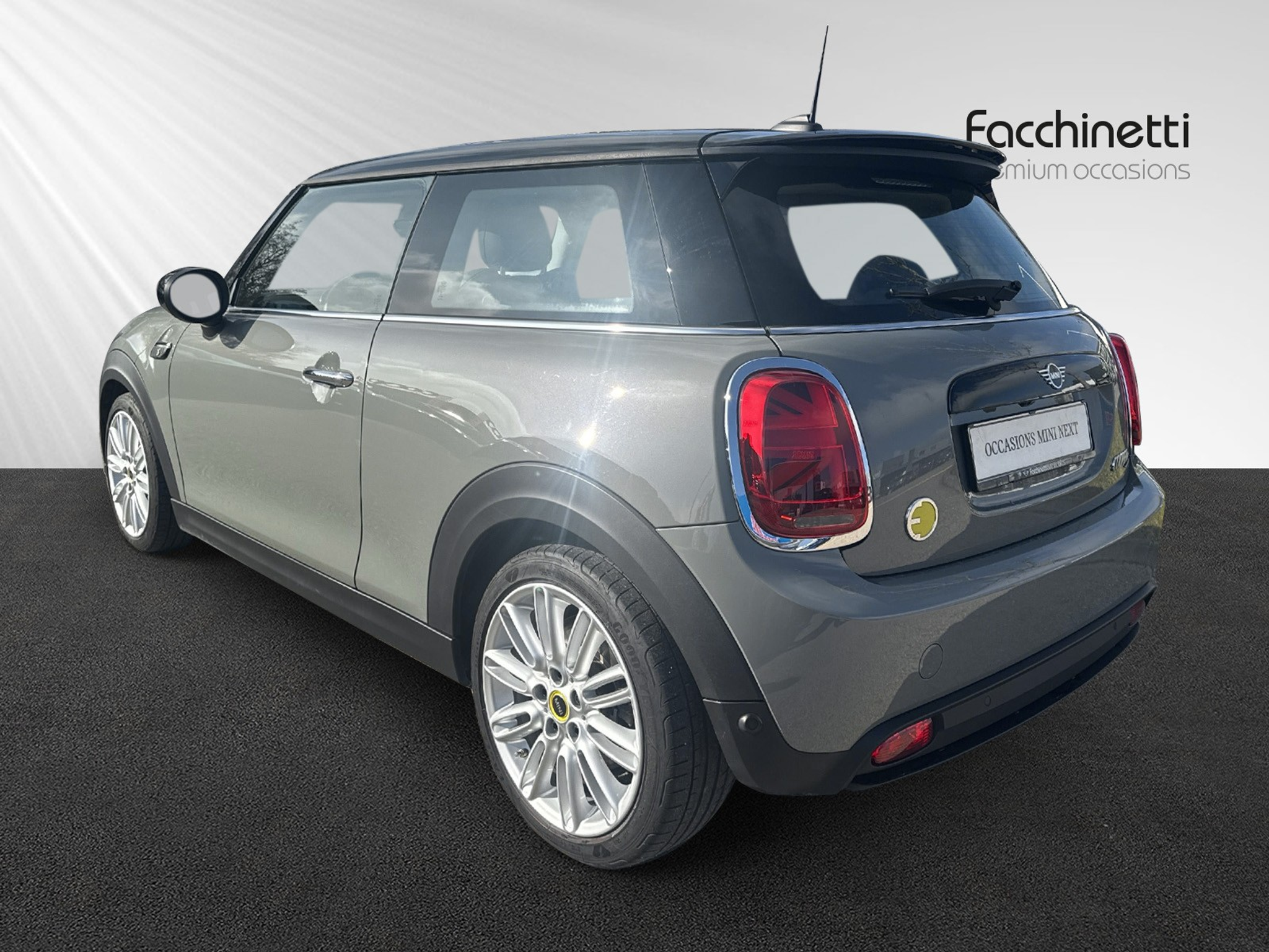 listing desktop thumbnail image 3