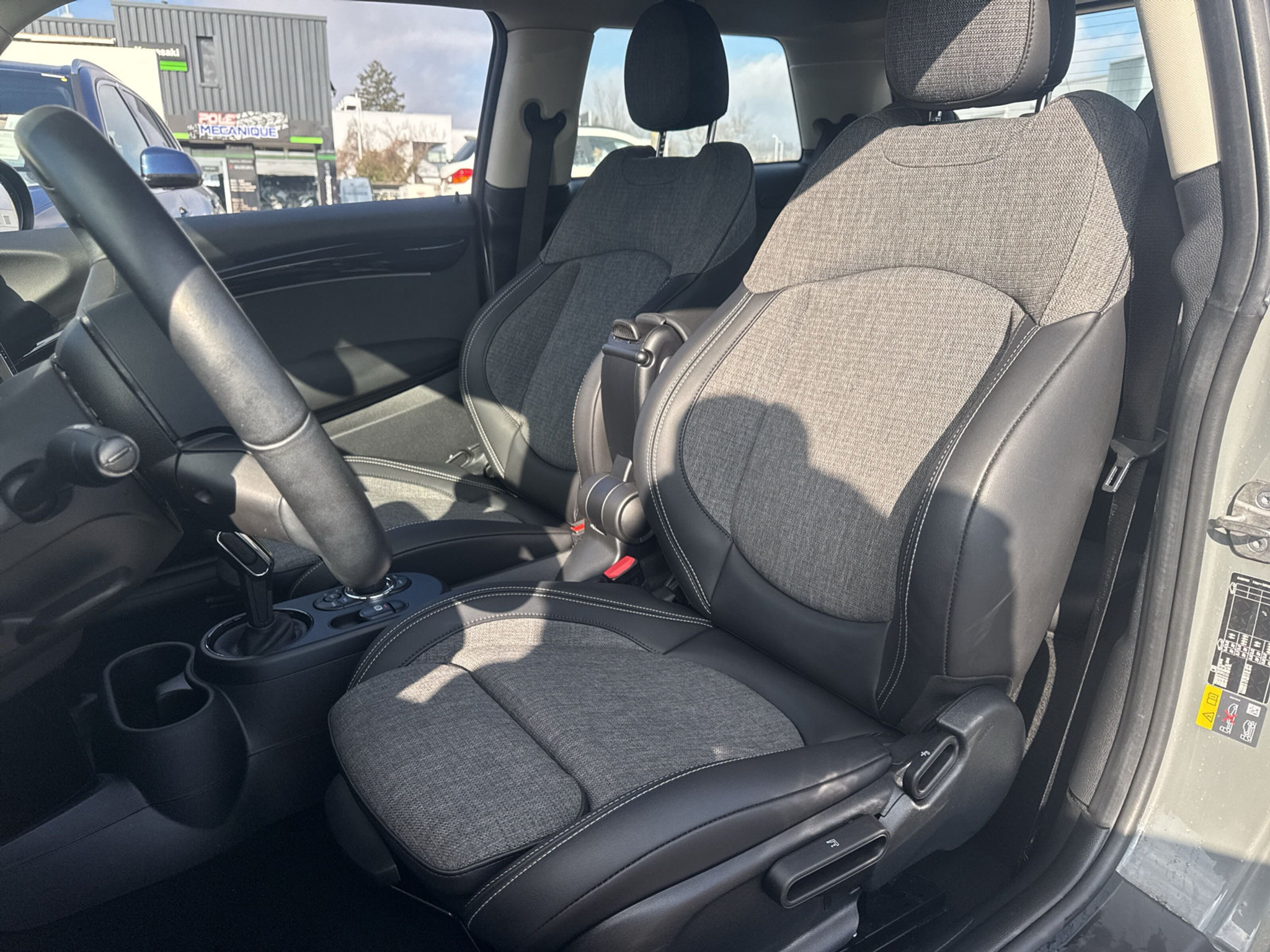 listing desktop thumbnail image 10