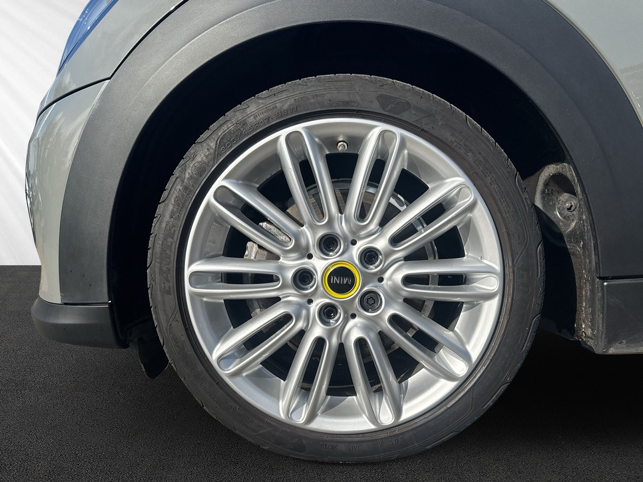 listing desktop thumbnail image 9