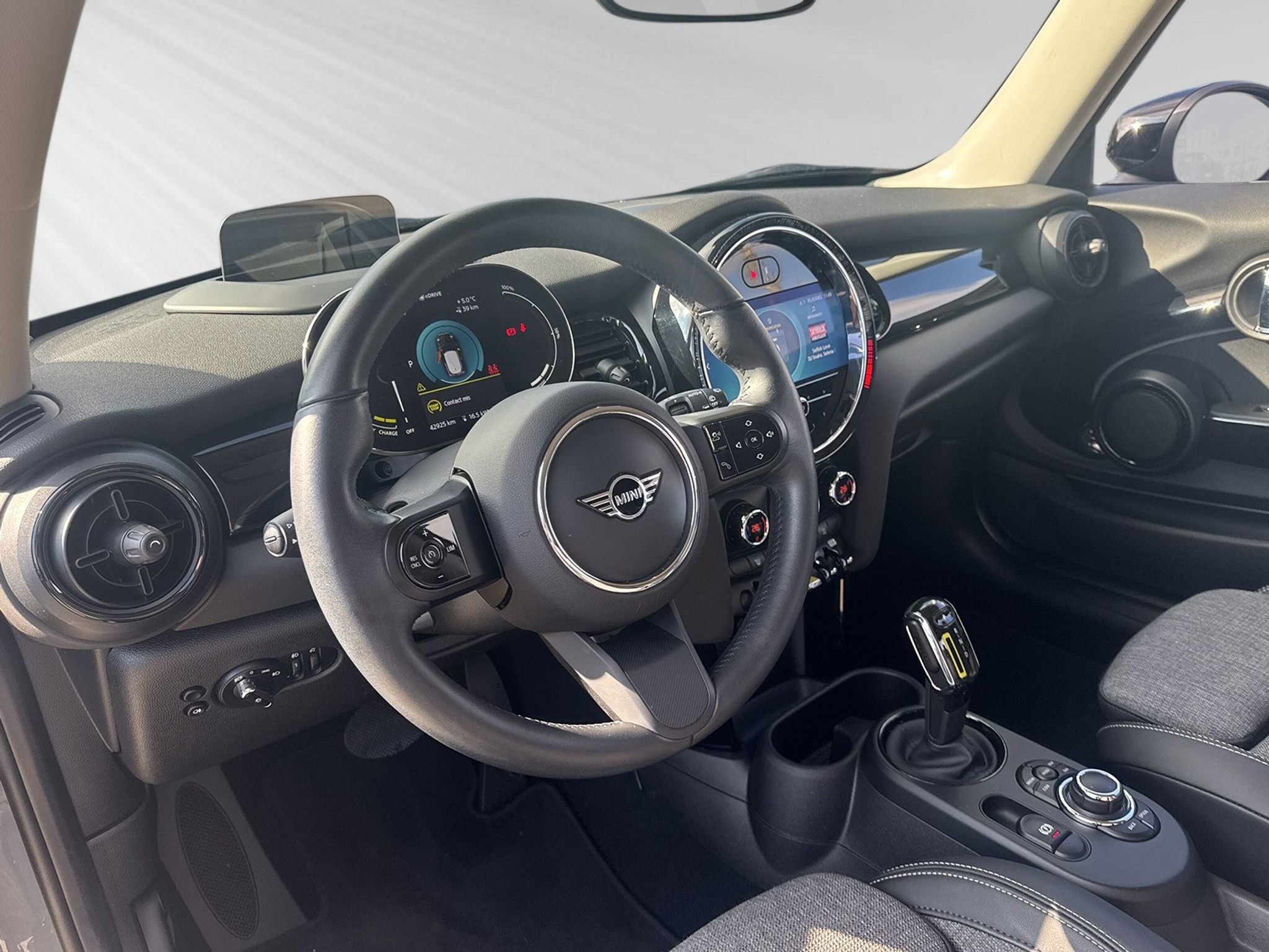 listing desktop thumbnail image 4