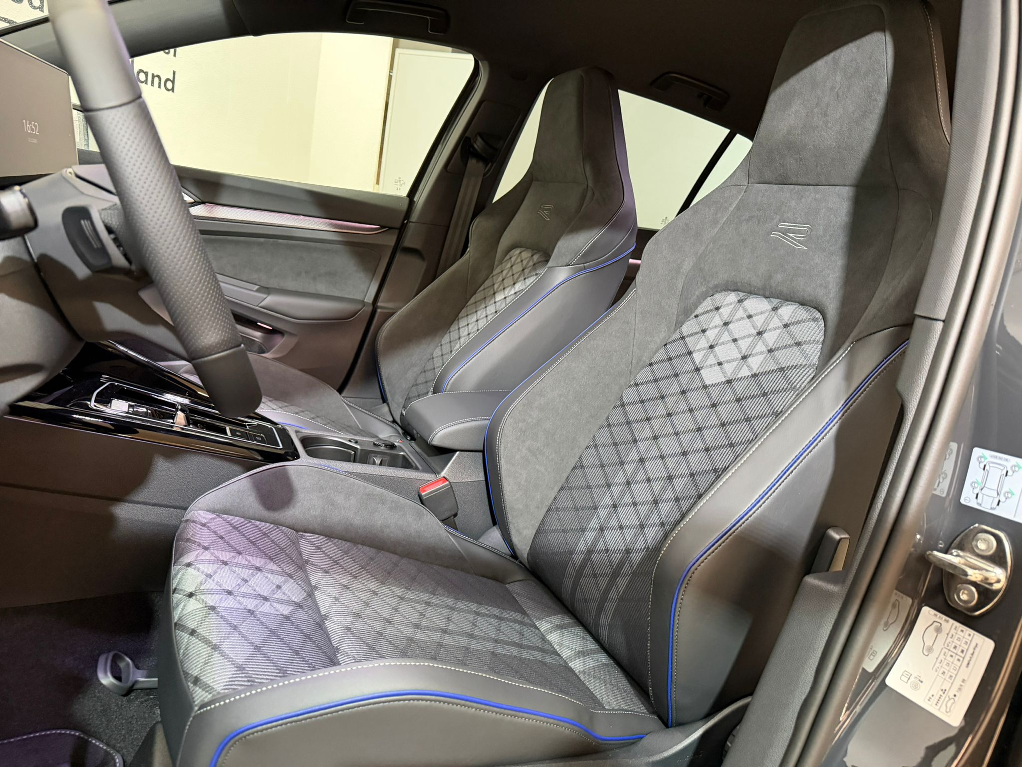 listing desktop thumbnail image 8