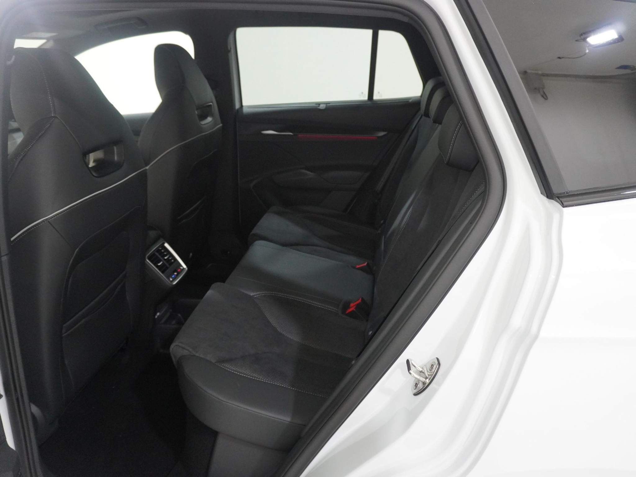 listing desktop thumbnail image 15