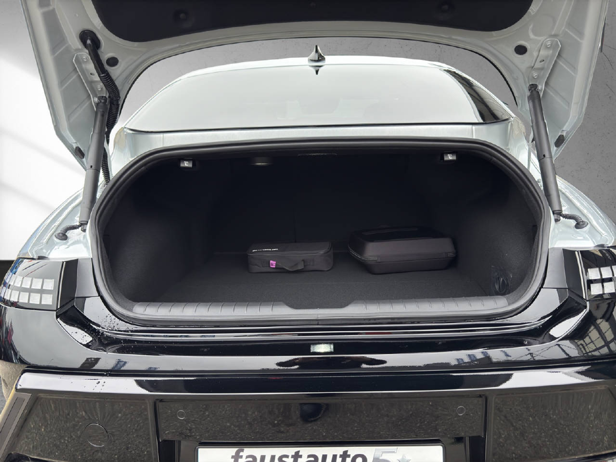 listing desktop thumbnail image 14